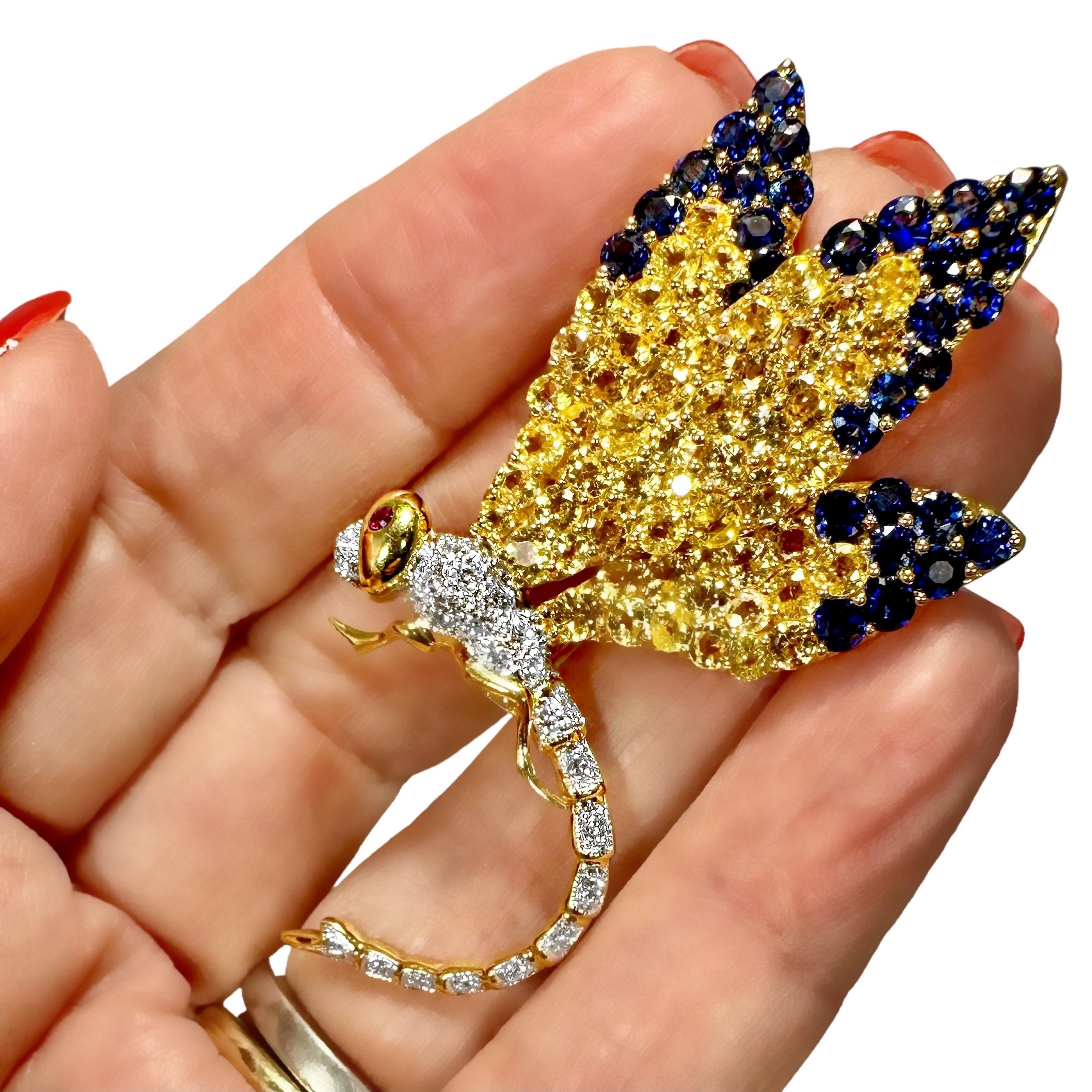 Scintillating Vintage Gold, Diamond, Golden and Blue Sapphire Dragonfly Brooch For Sale 3