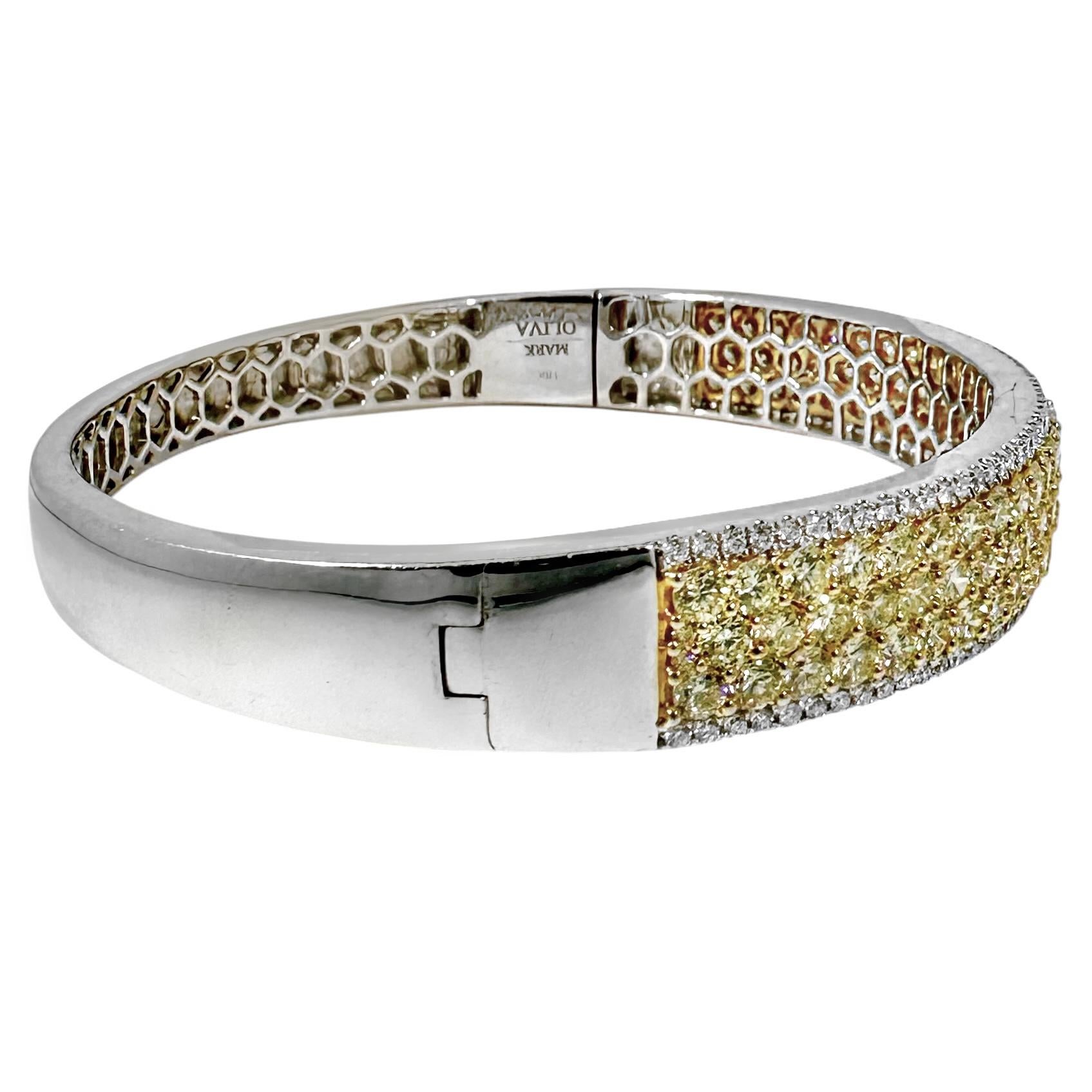 Bracciale Bangle con diamanti bianchi e gialli scintillanti in oro bianco 18 carati In condizioni buone in vendita a Palm Beach, FL
