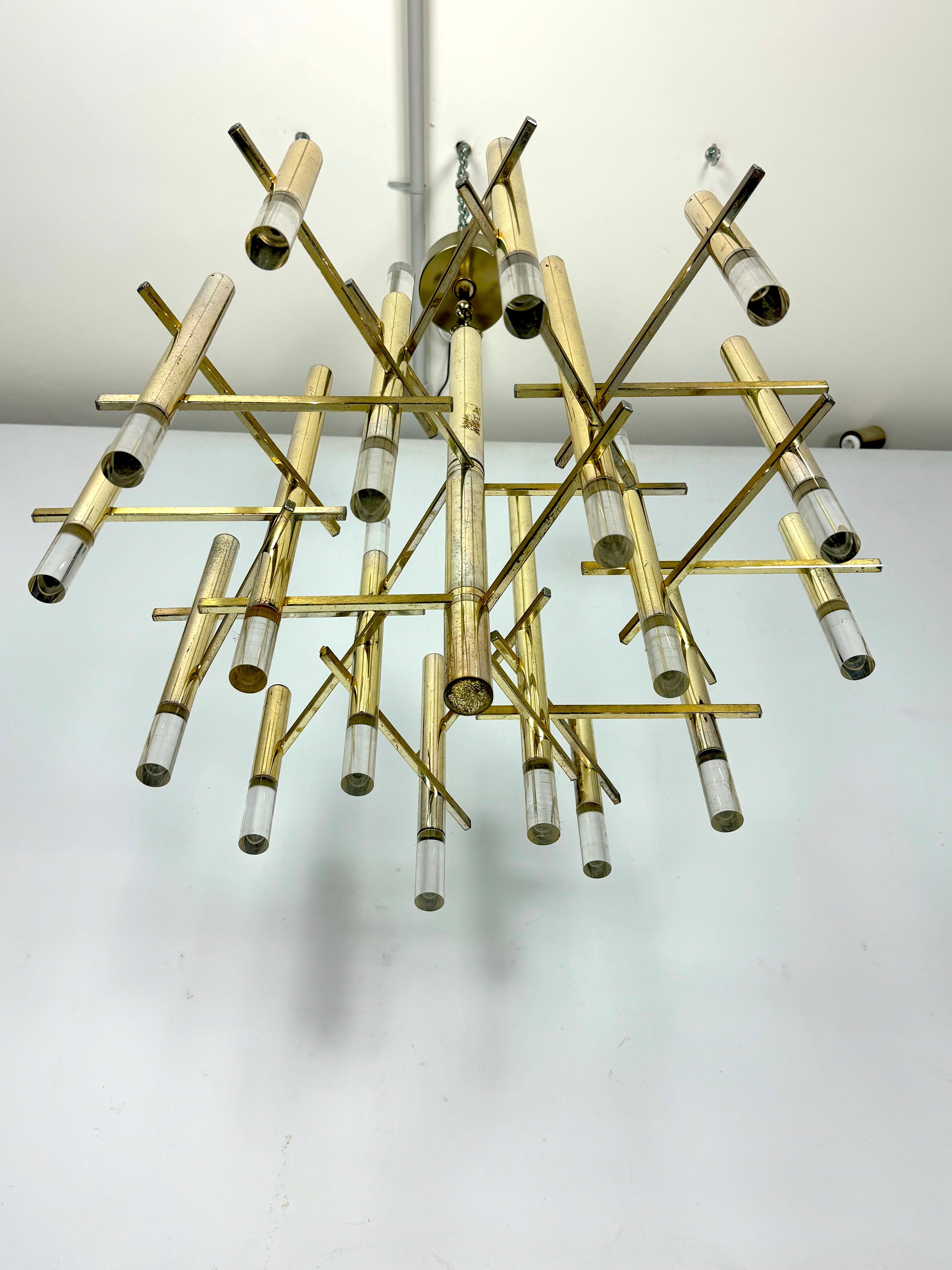 Mid-Century Modern Sciolari Lustre à 15 lumières en chrome et plexiglas légèrement doré modèle Ice, Italie en vente