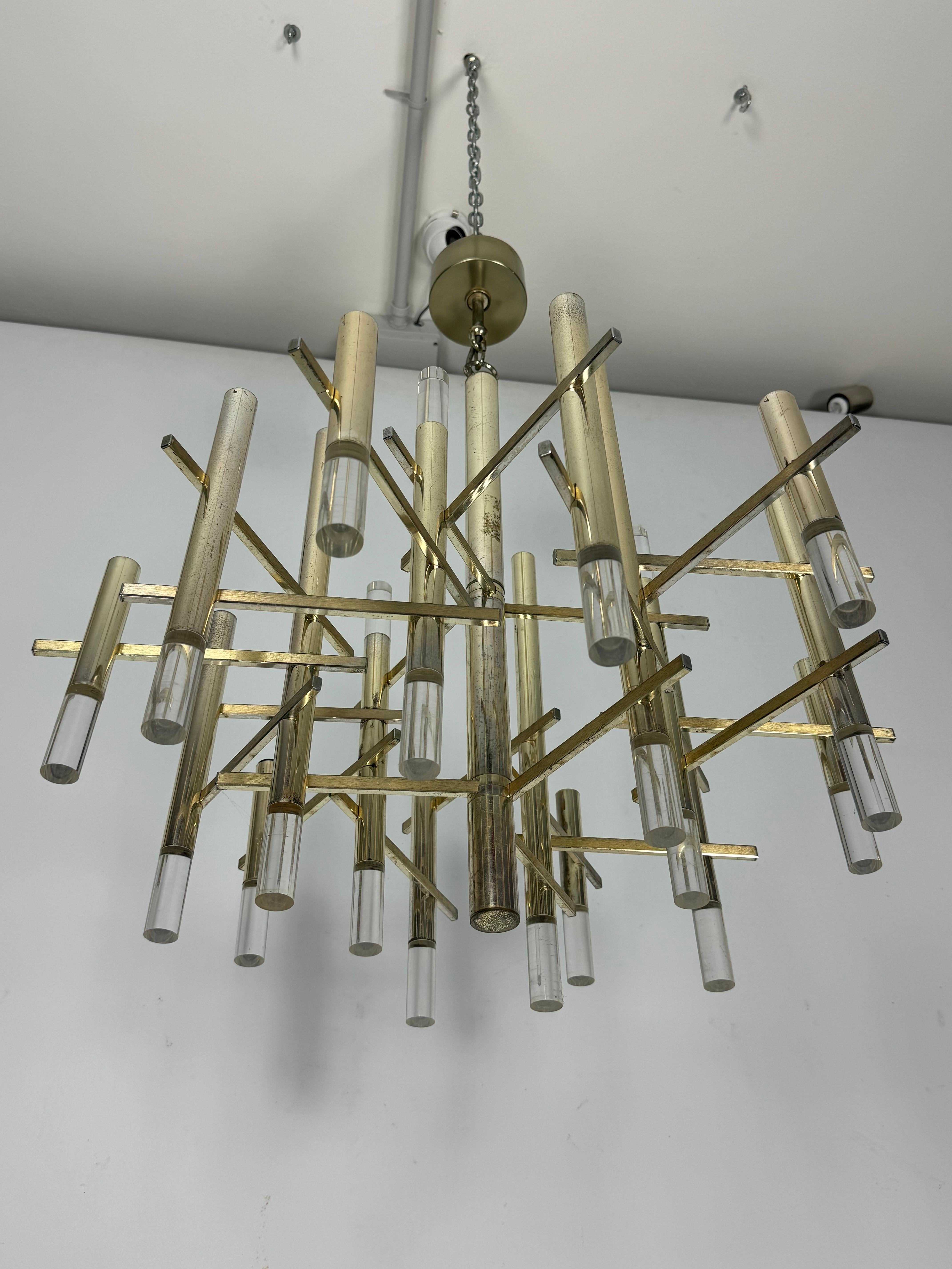 20ième siècle Sciolari Lustre à 15 lumières en chrome et plexiglas légèrement doré modèle Ice, Italie en vente