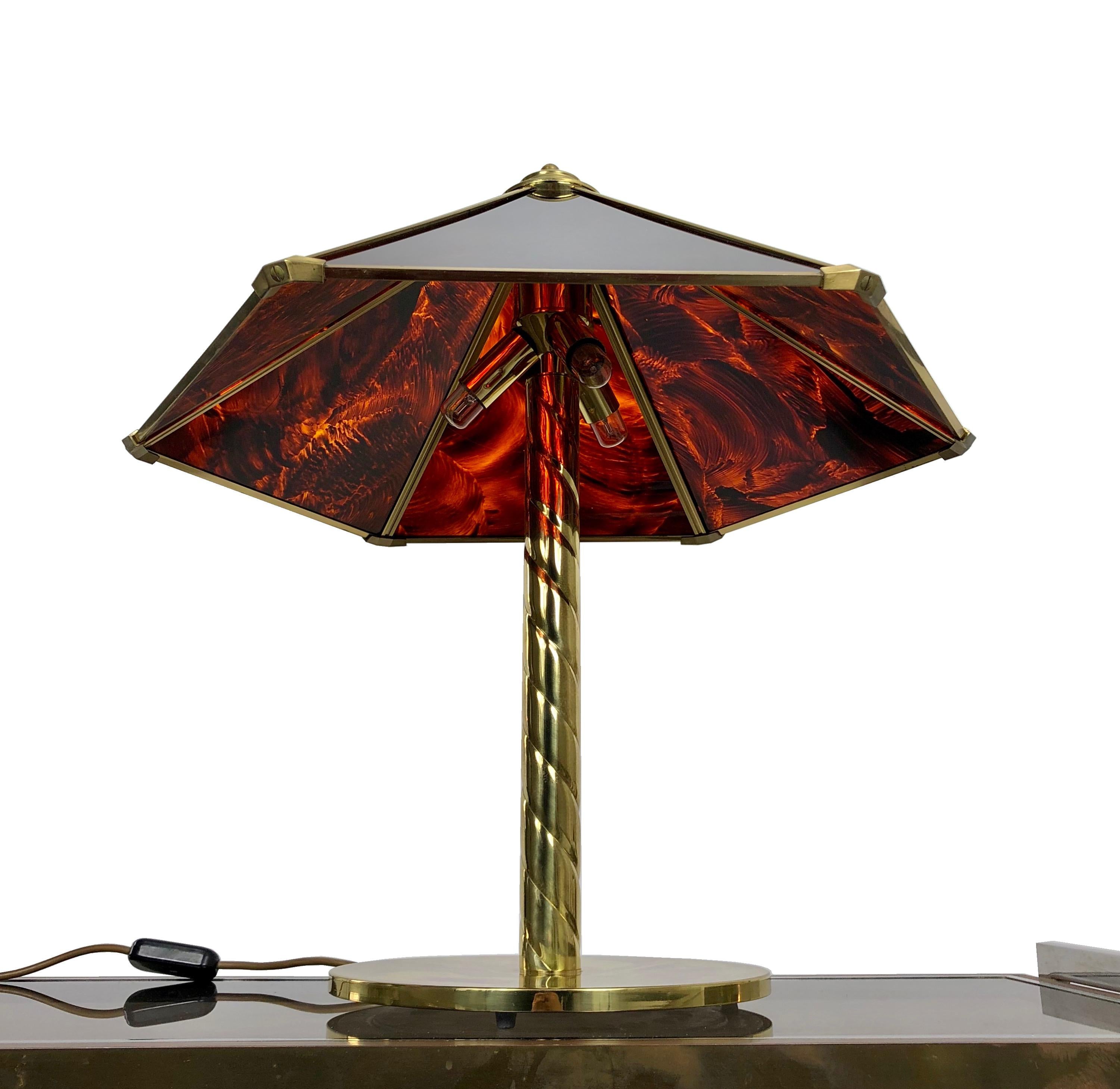 Mid-Century Modern Sciolari Brass and Faux Tortoise Lucite Table Lamp Vintage, Italy, 1970s For Sale
