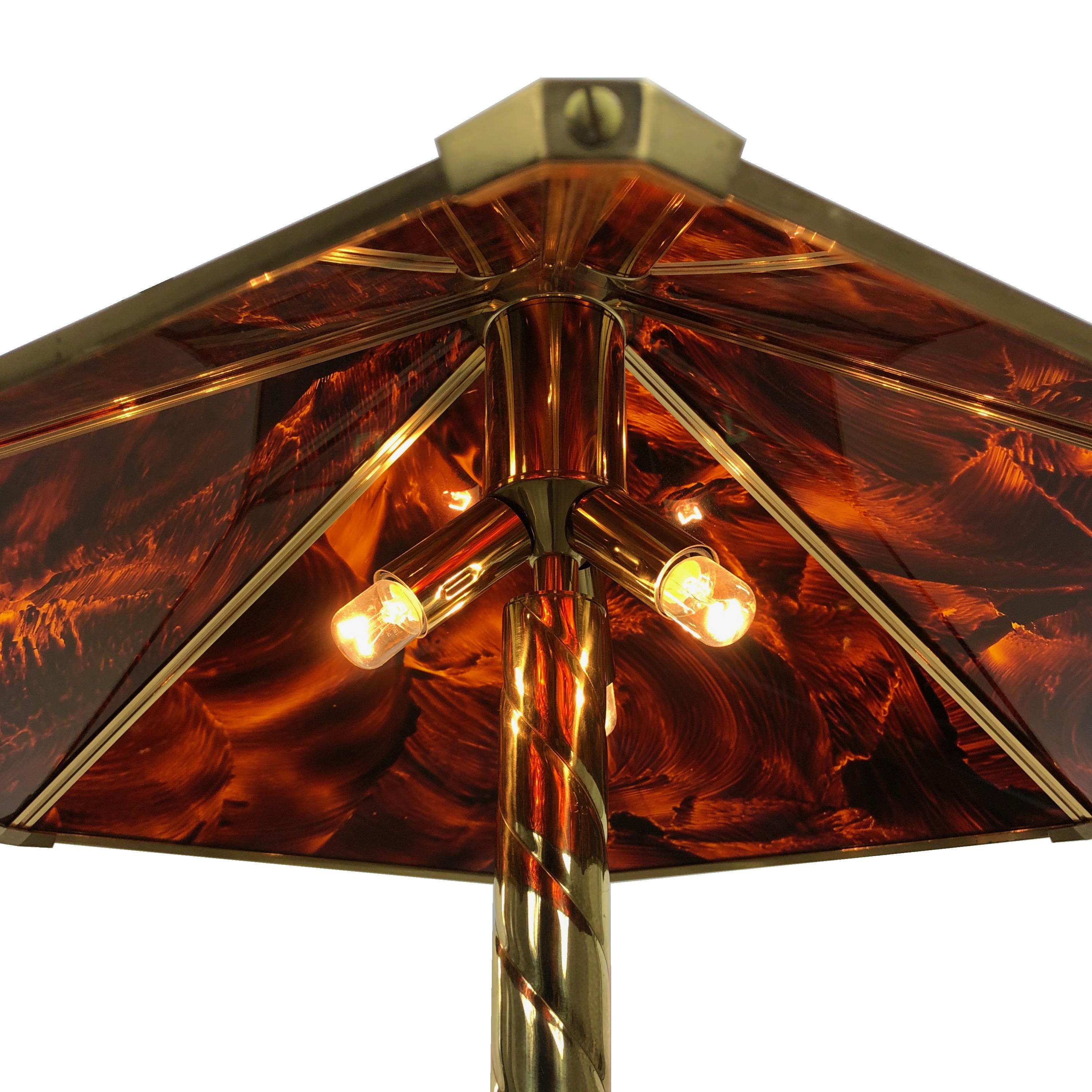 Sciolari Brass and Faux Tortoise Lucite Table Lamp Vintage, Italy, 1970s In Good Condition For Sale In Rome, IT