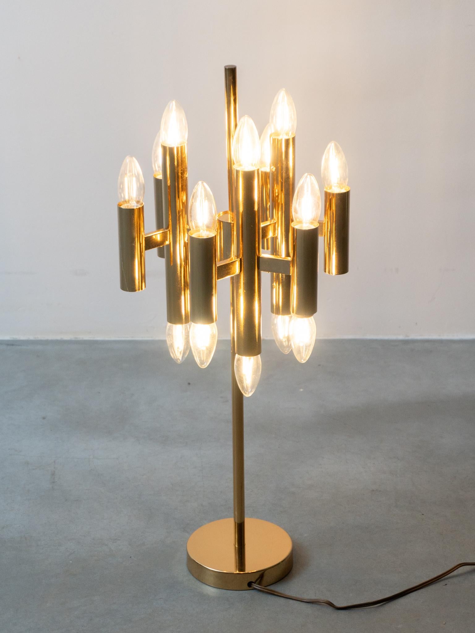 Lámpara de mesa Sciolari de 18 luces en latón dorado para Boulanger, años 70 Moderno de mediados de siglo en venta