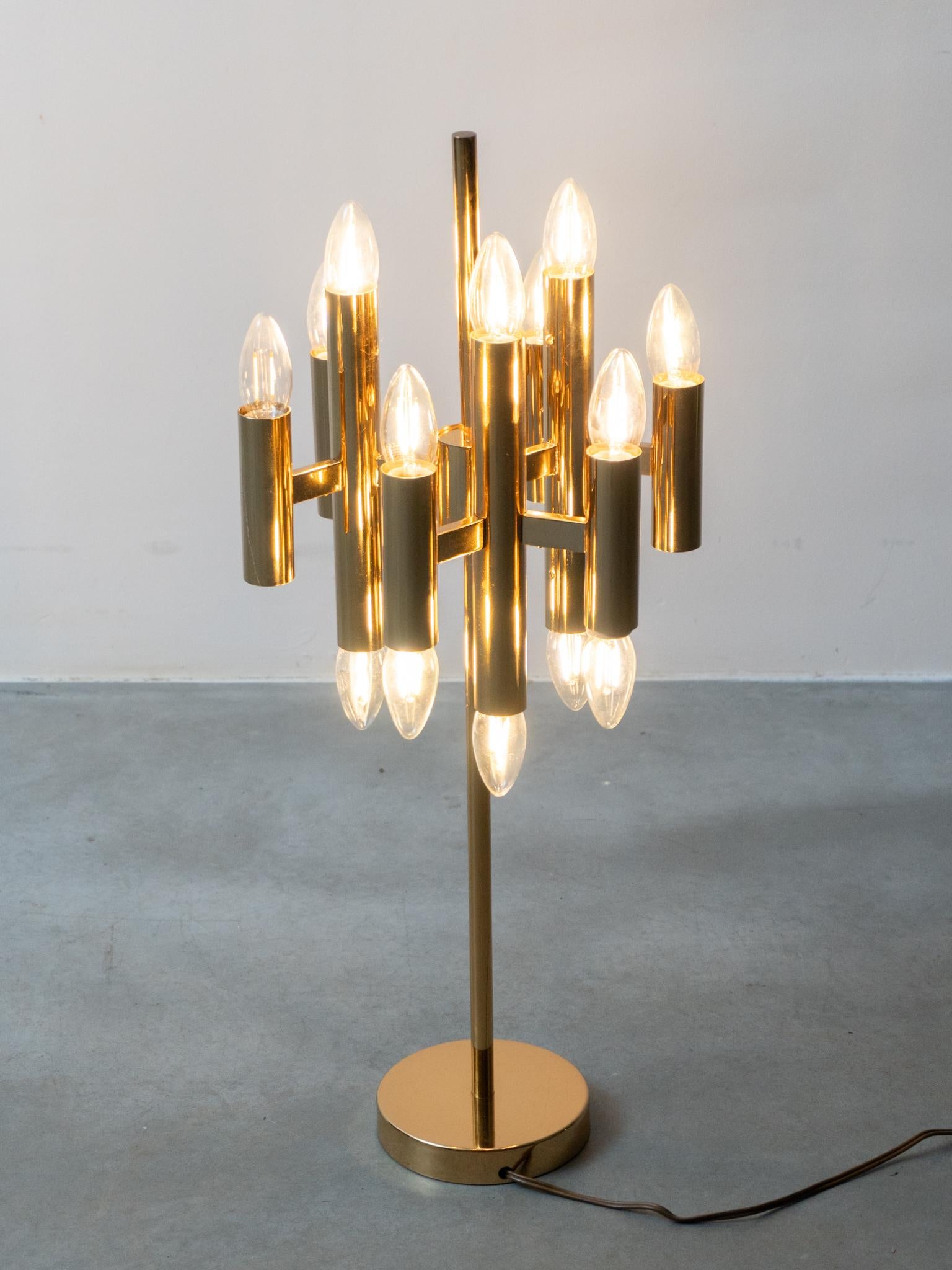 Lámpara de mesa Sciolari de 18 luces en latón dorado para Boulanger, años 70 Italiano en venta