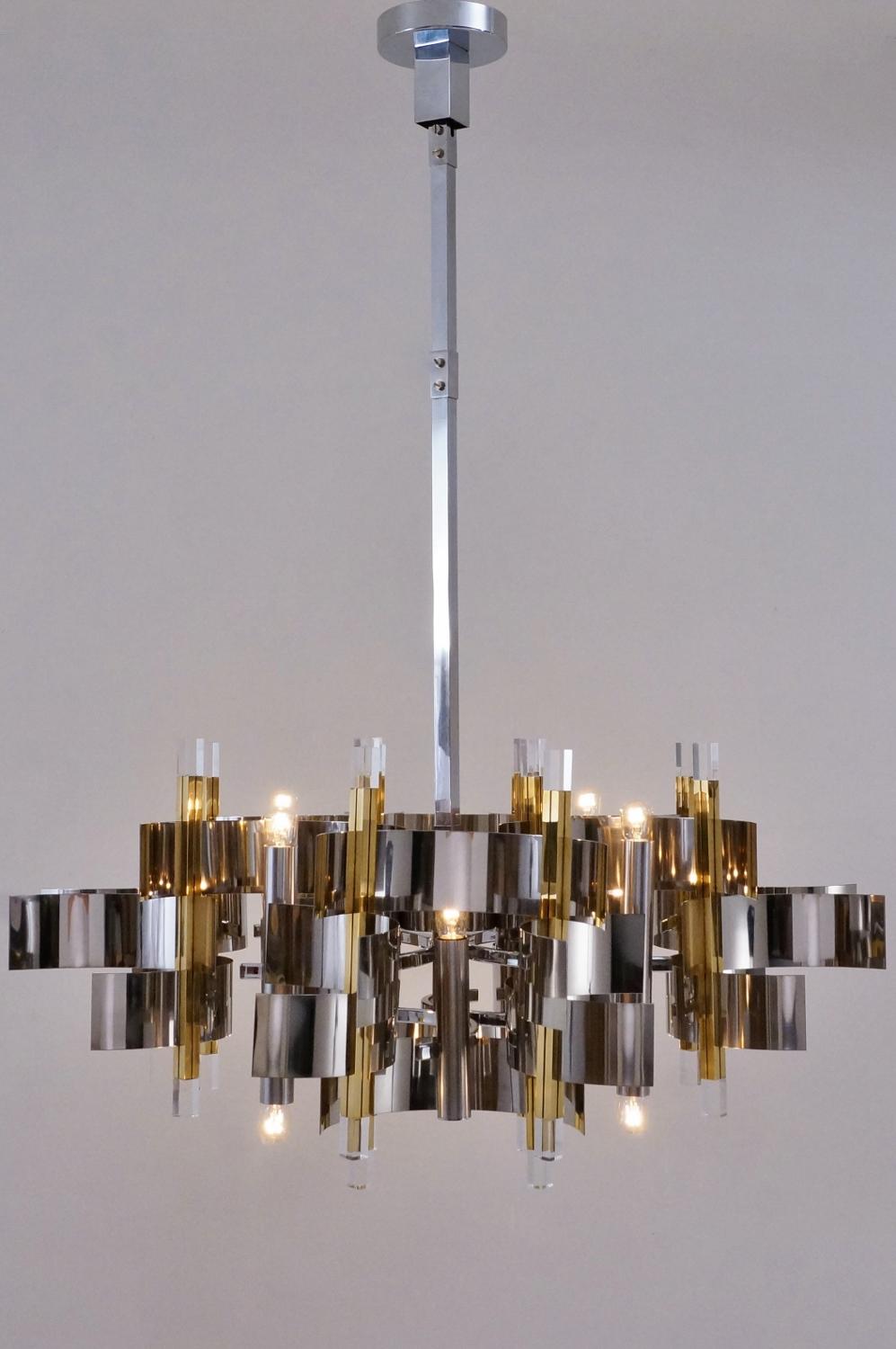 Sciolari Chandelier `Futura` 12-Lights, Brass, Chrome and Lucite, 1976 Italian For Sale 8