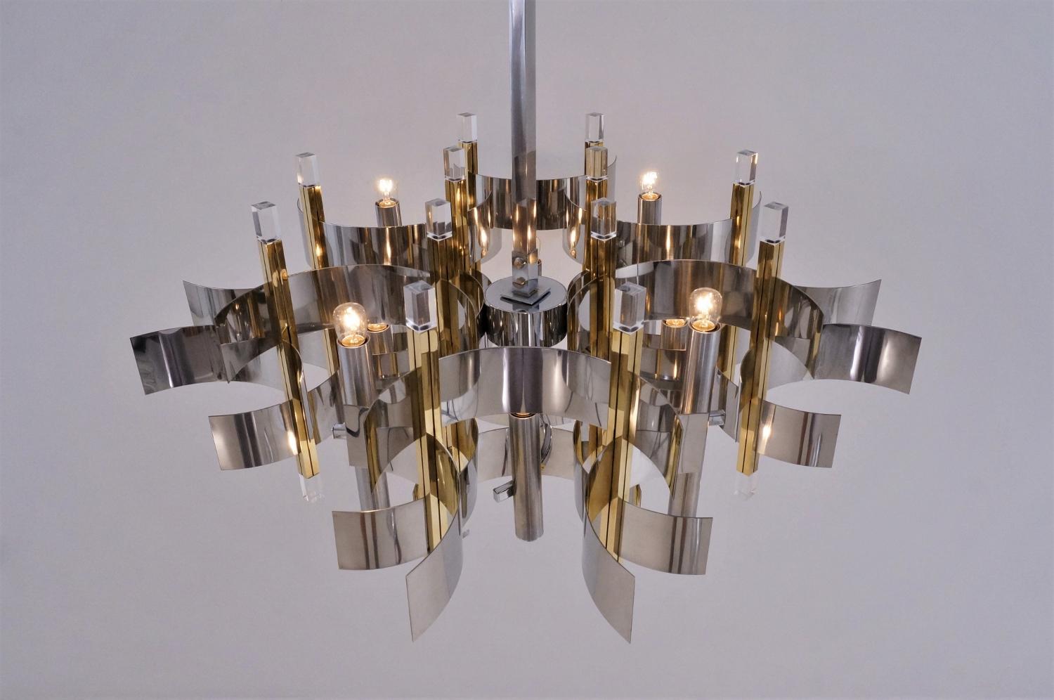 Sciolari chandelier `Futura` series, 12-lights on a frame made of brass, chrome and Lucite, 1976, Italian.

This design by Gaetano Sciolari was featured in the 1976 Lightolier catalogue, as in the last photograph.

This chandelier has been