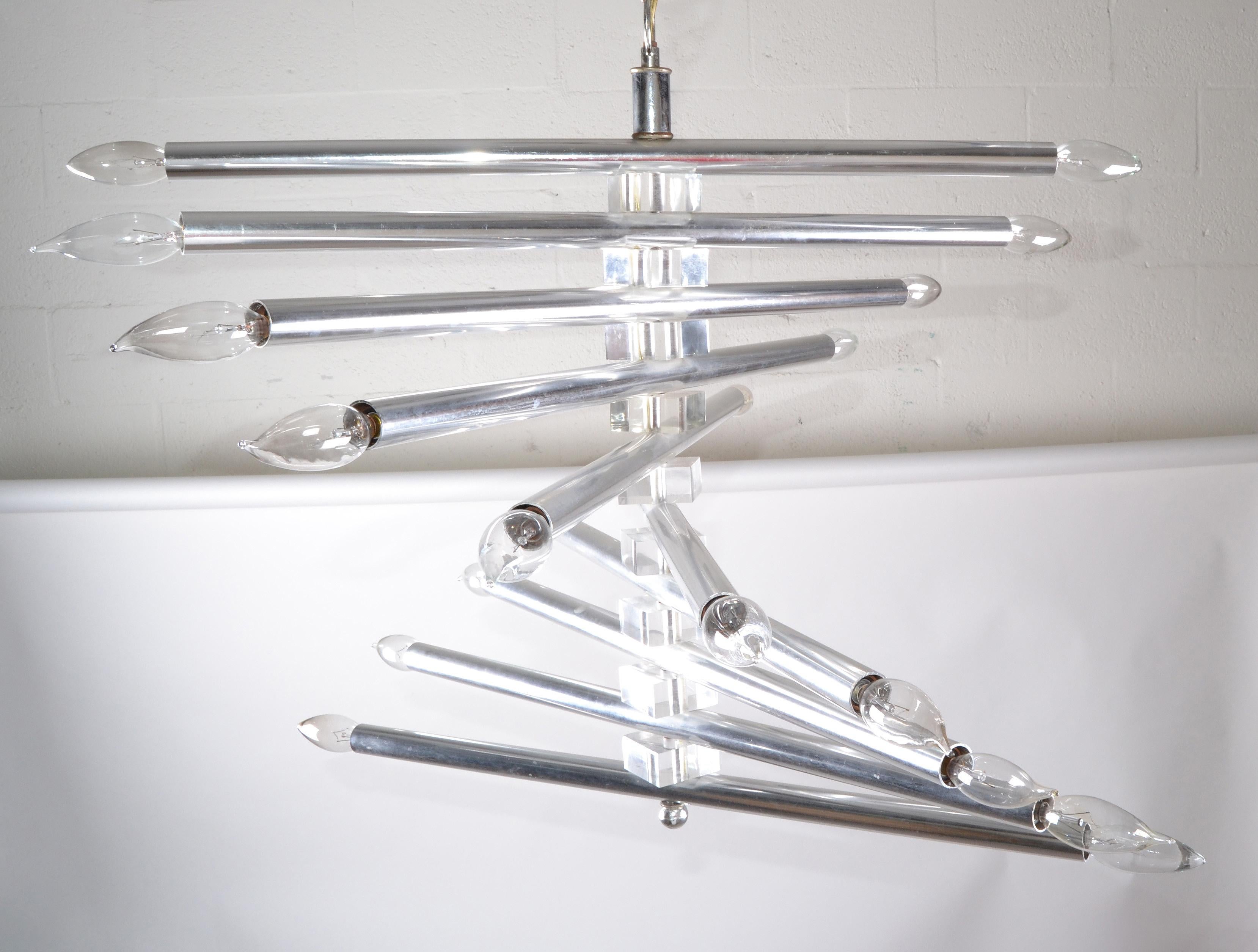 Sciolari Chrome and Lucite 20-Light Chandelier Mid-Century Modern, Italy, 1970 In Good Condition For Sale In Miami, FL