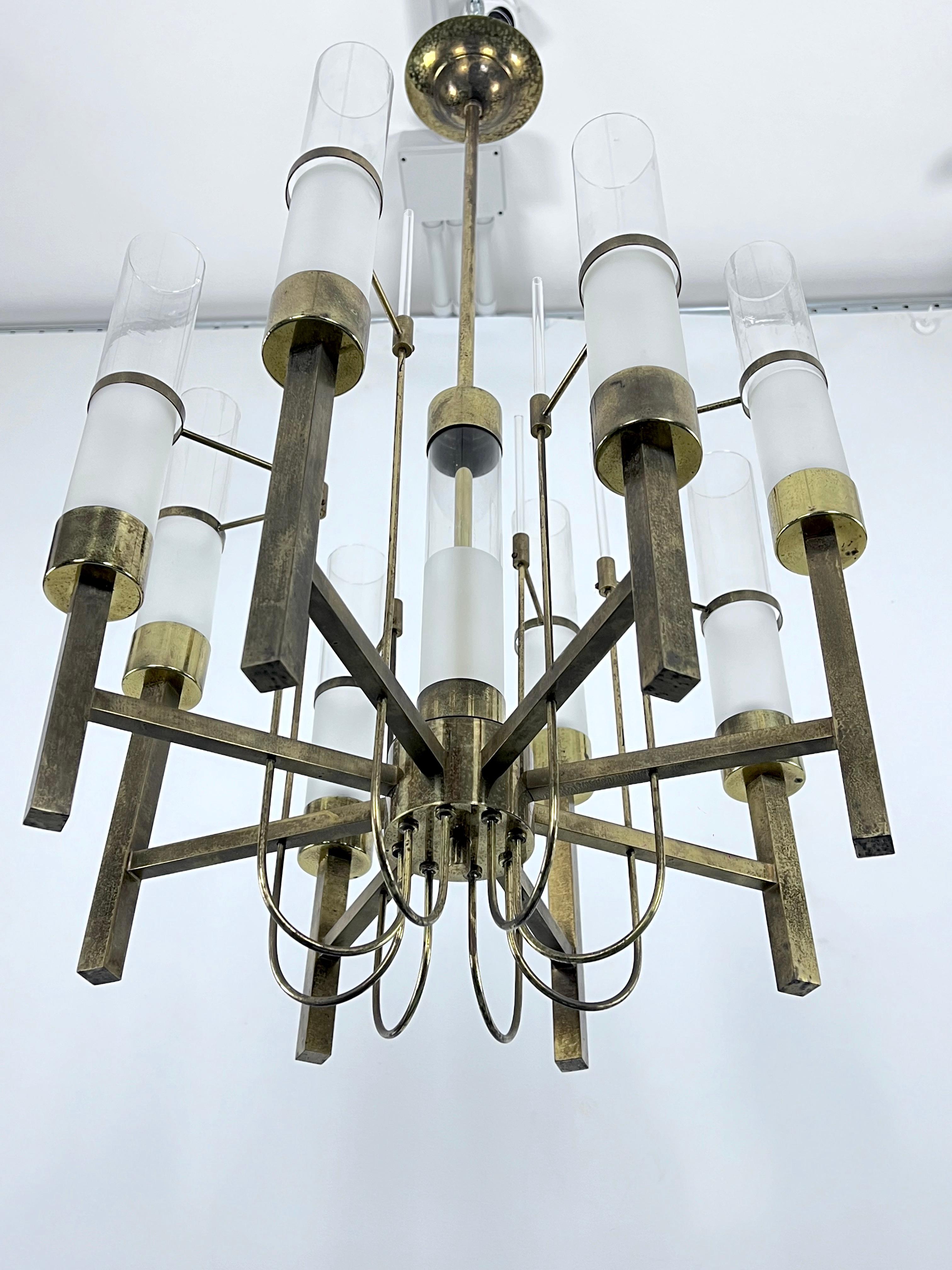Sciolari, eight arms brass and glass tube chandelier. Italy 1960s In Good Condition For Sale In Catania, CT
