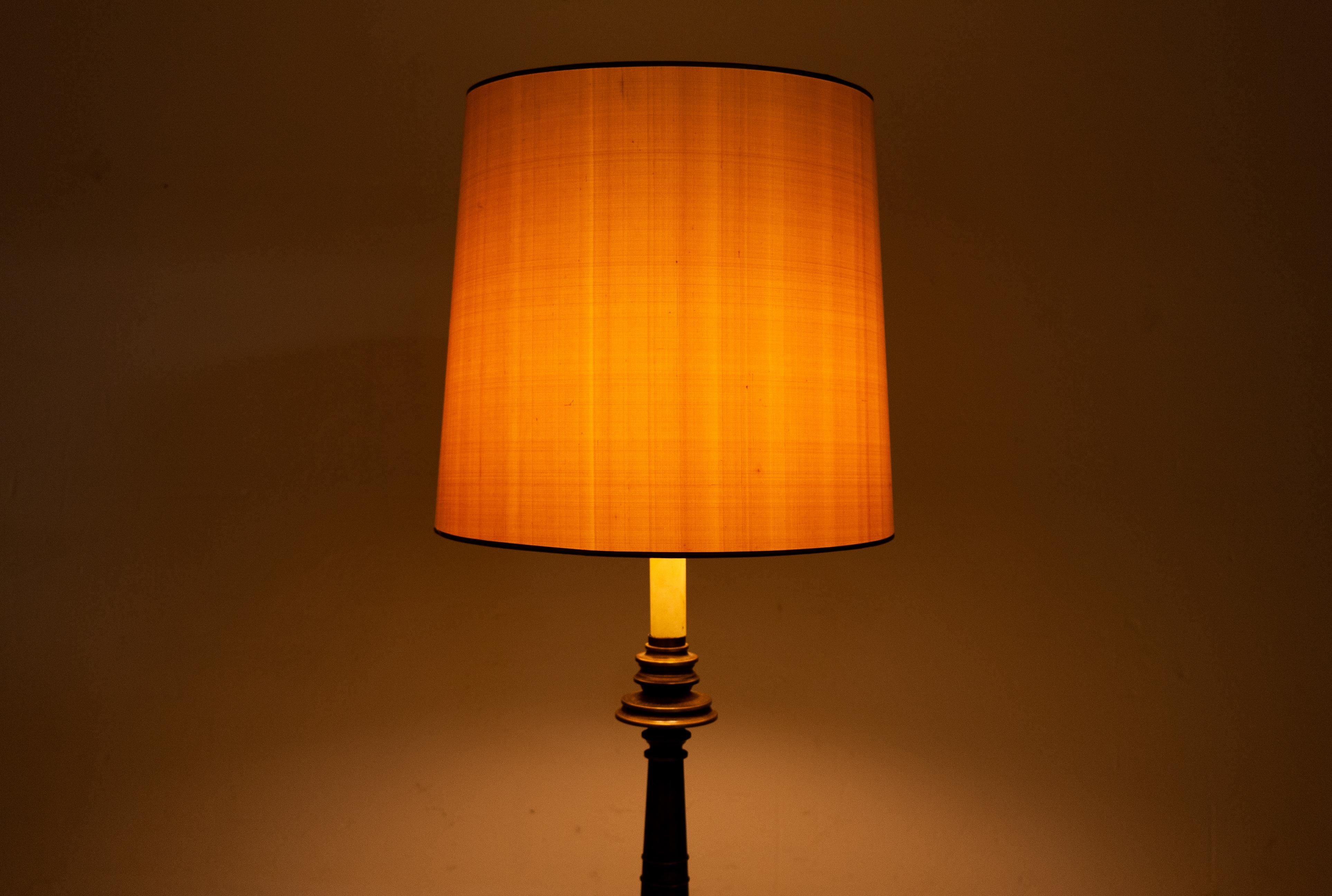 Stehlampe „Sciolari“ (Messing) im Angebot