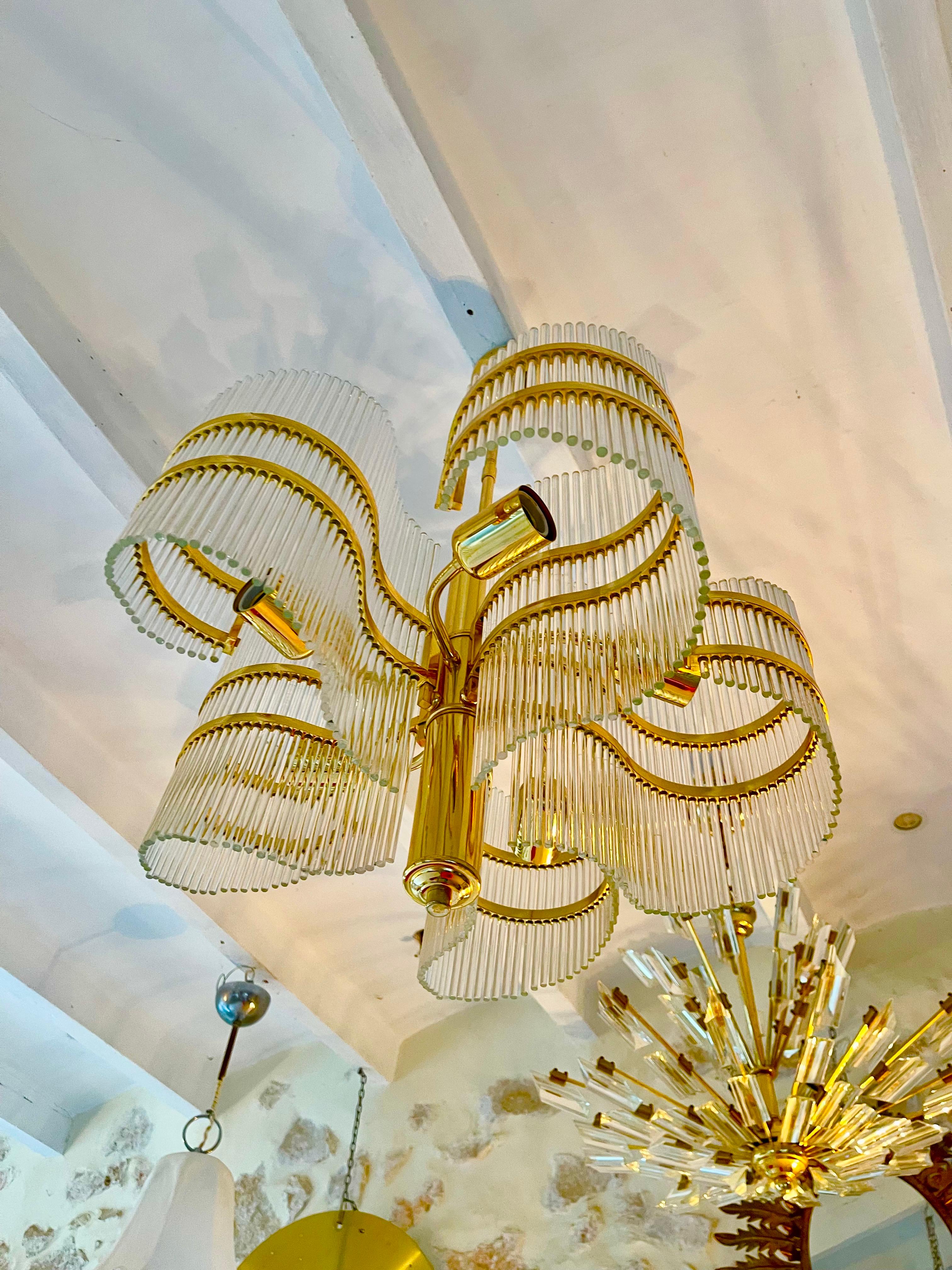 Sciolari Glass Chandlier with brass structure !
5 Bulbs 
Vintage Murano glass lamps offer several unique benefits: Craftsmanship and TraditionEach lamp is a unique work of art, handcrafted using centuries-old techniques. Master glassmakers use