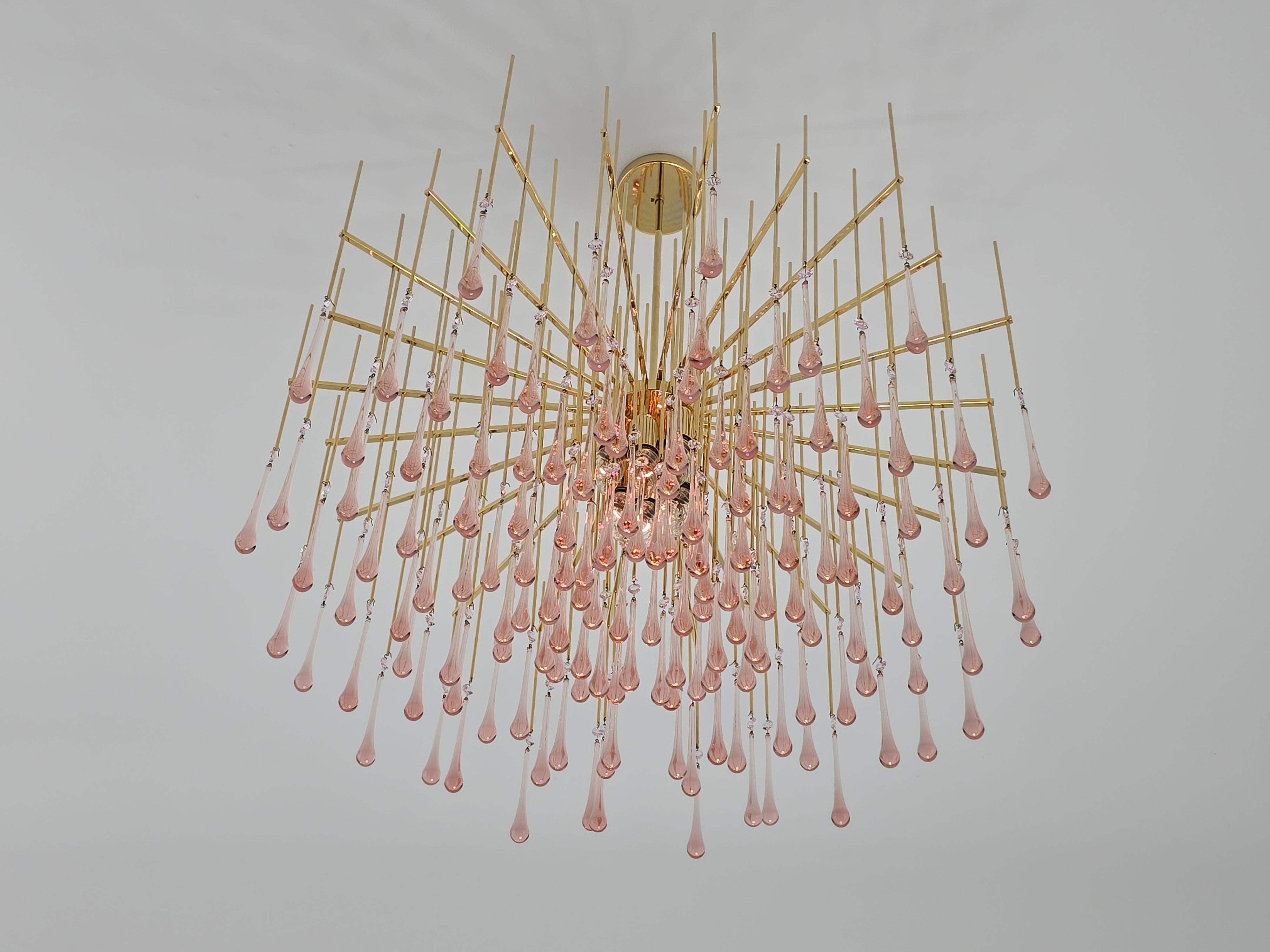 Sciolari Gold Plated Brass Chandelier with 144 glass teardrop In Good Condition In St- Leonard, Quebec