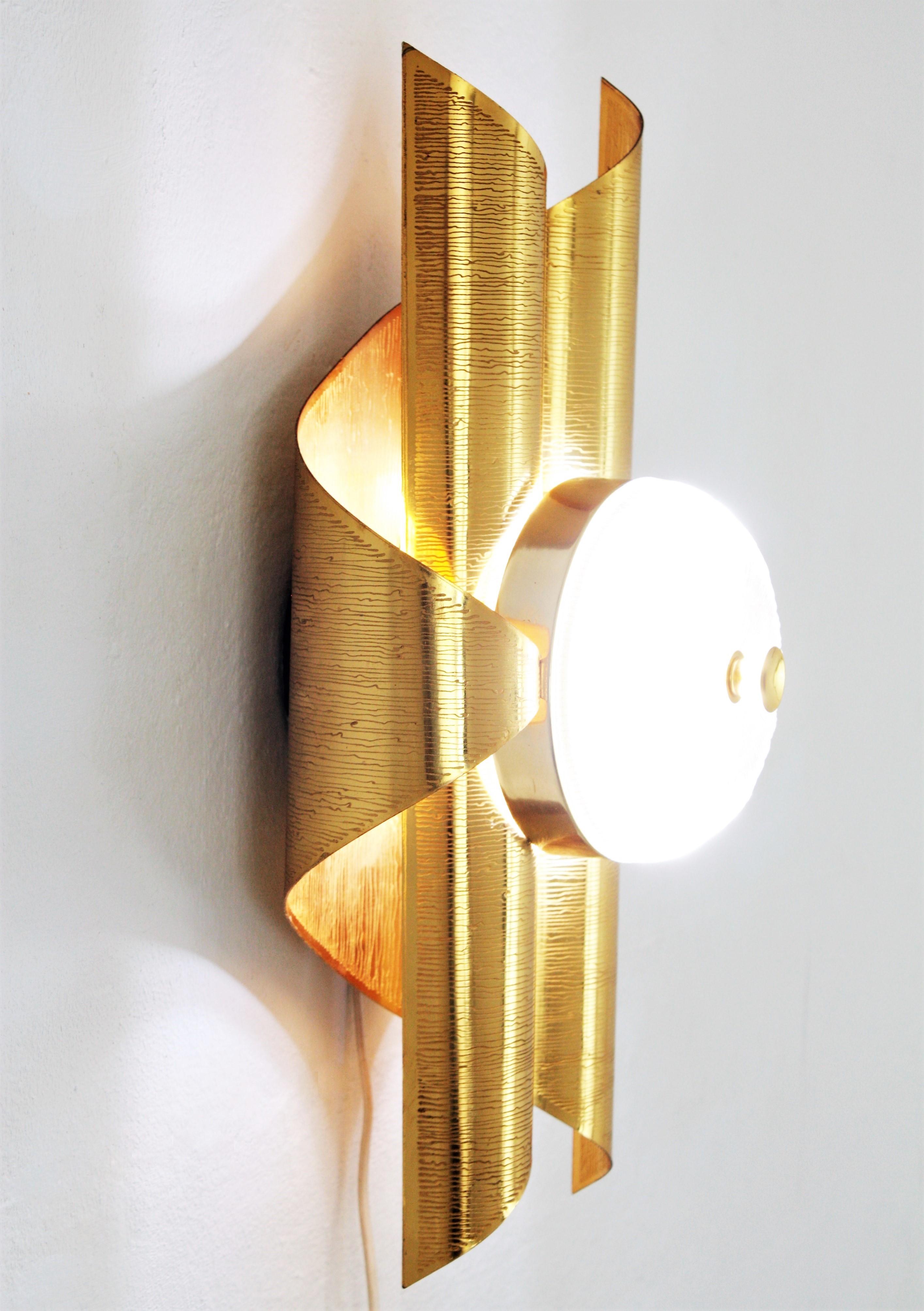 Sciolari Style Wall Sconce in Brass and Glass For Sale 3