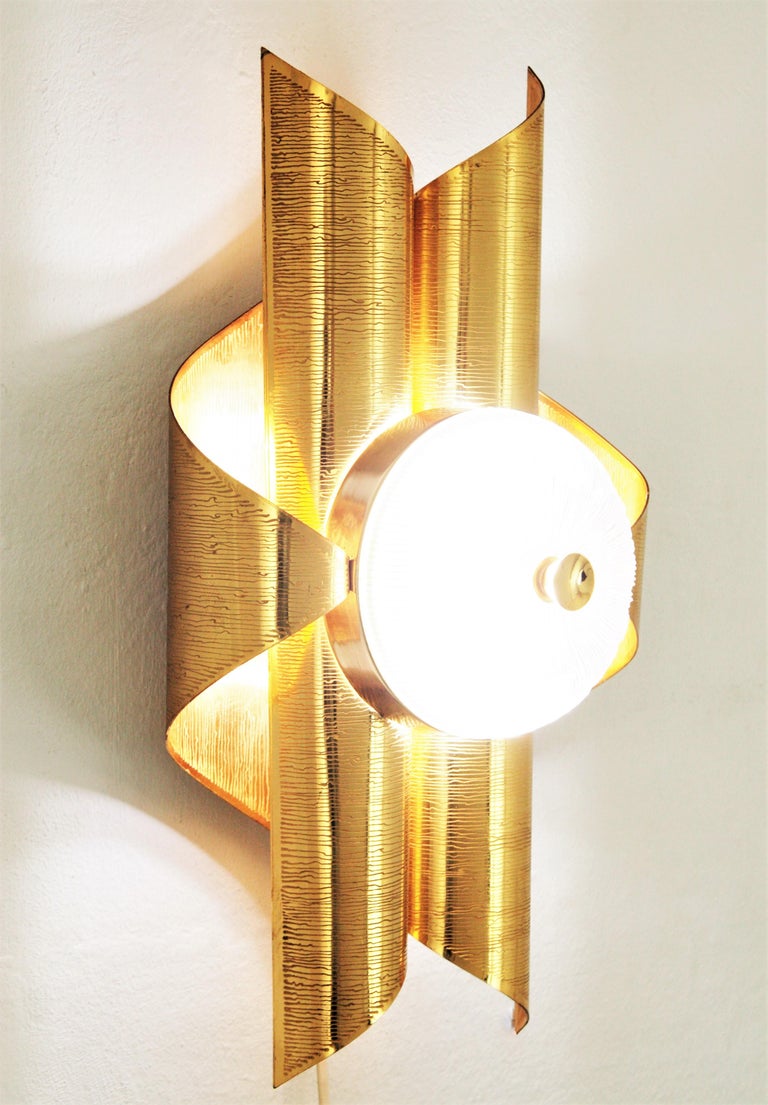 Spanish Sciolari Style Wall Sconce in Brass and Glass  For Sale