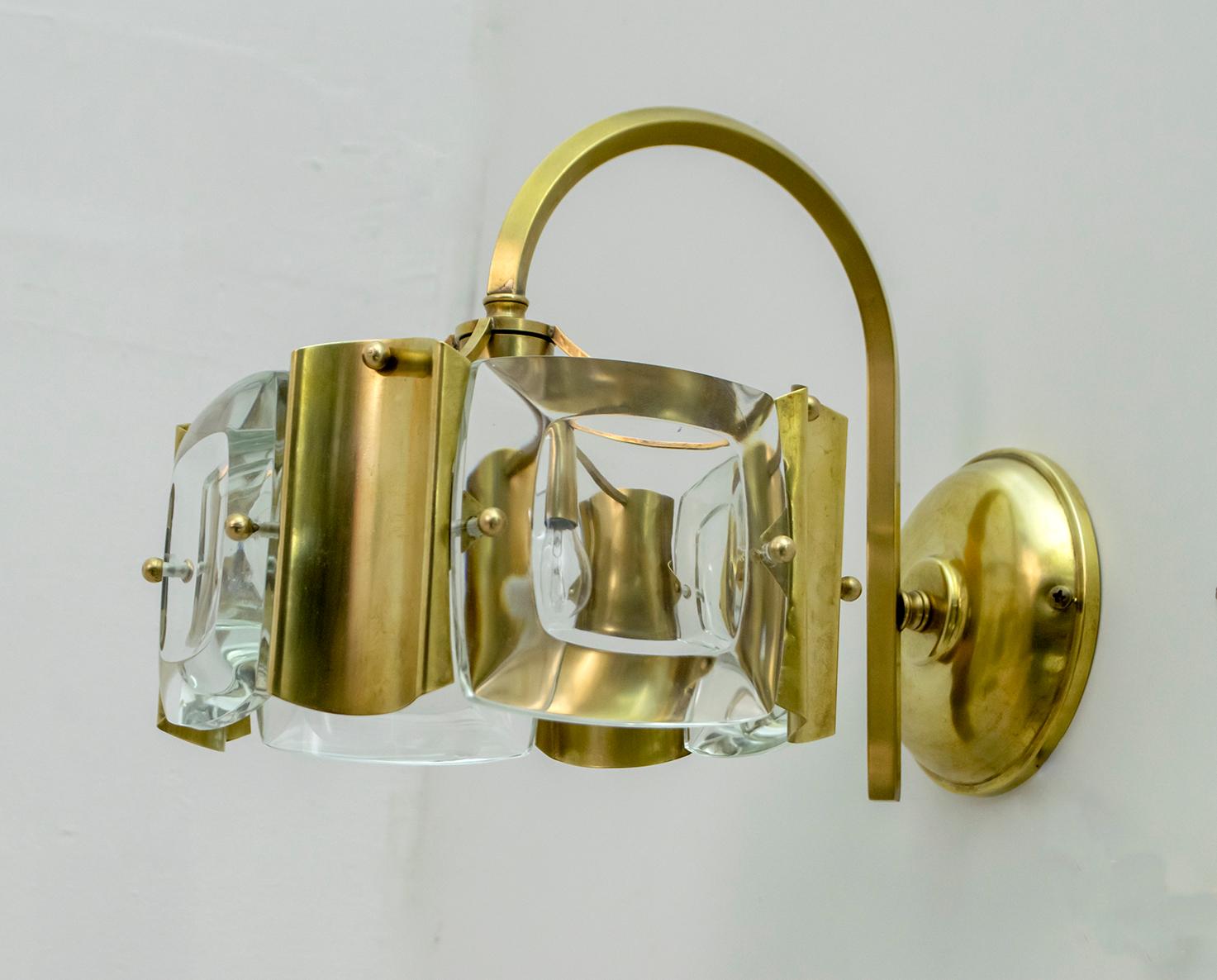 Pair of wall lamps designed by the famous Italian architect Gaetano Sciolari in the 1970s, 
in brass and lenticular glass.