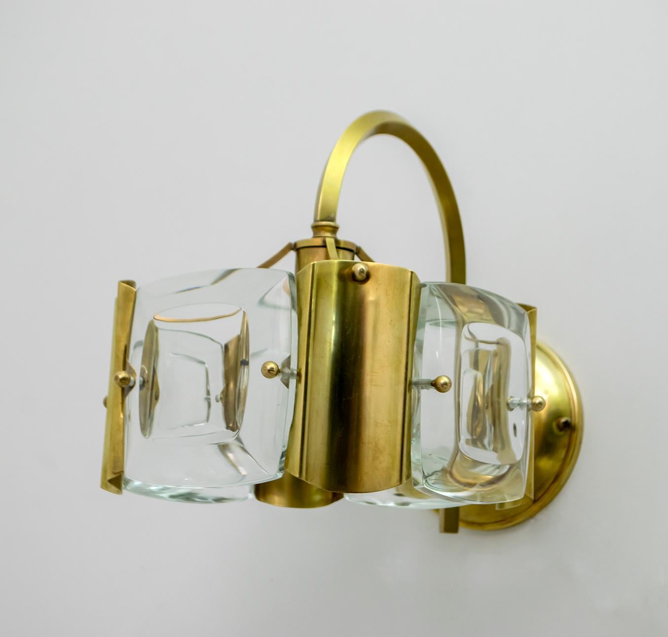 Sciolari Mid-Century Modern Italian Brass and Lenticular Glass Sconces, Pair In Good Condition In Puglia, Puglia