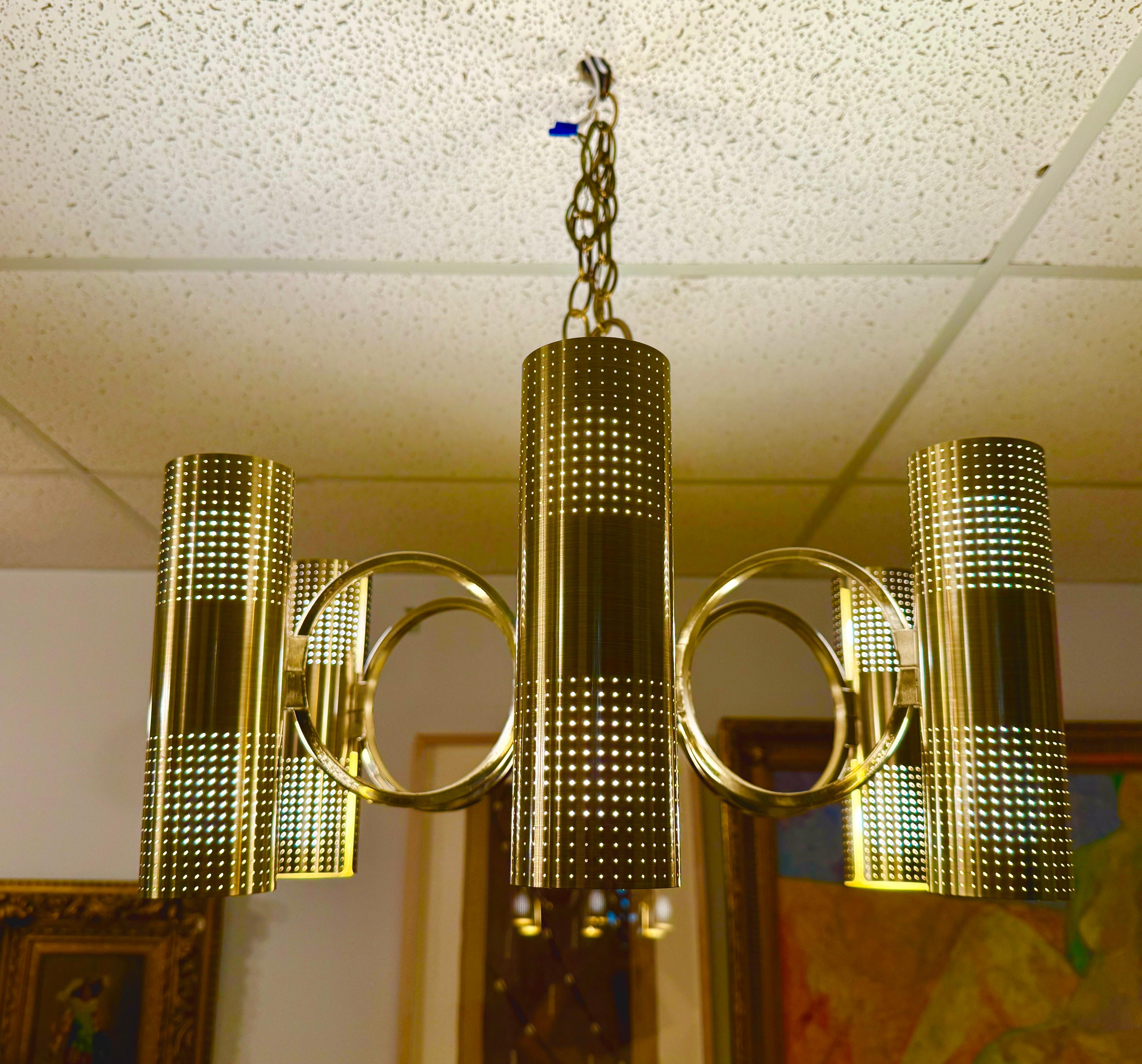 Mid-Century Modern Sciolari Perforated Brass 12-Light Chandelier en vente