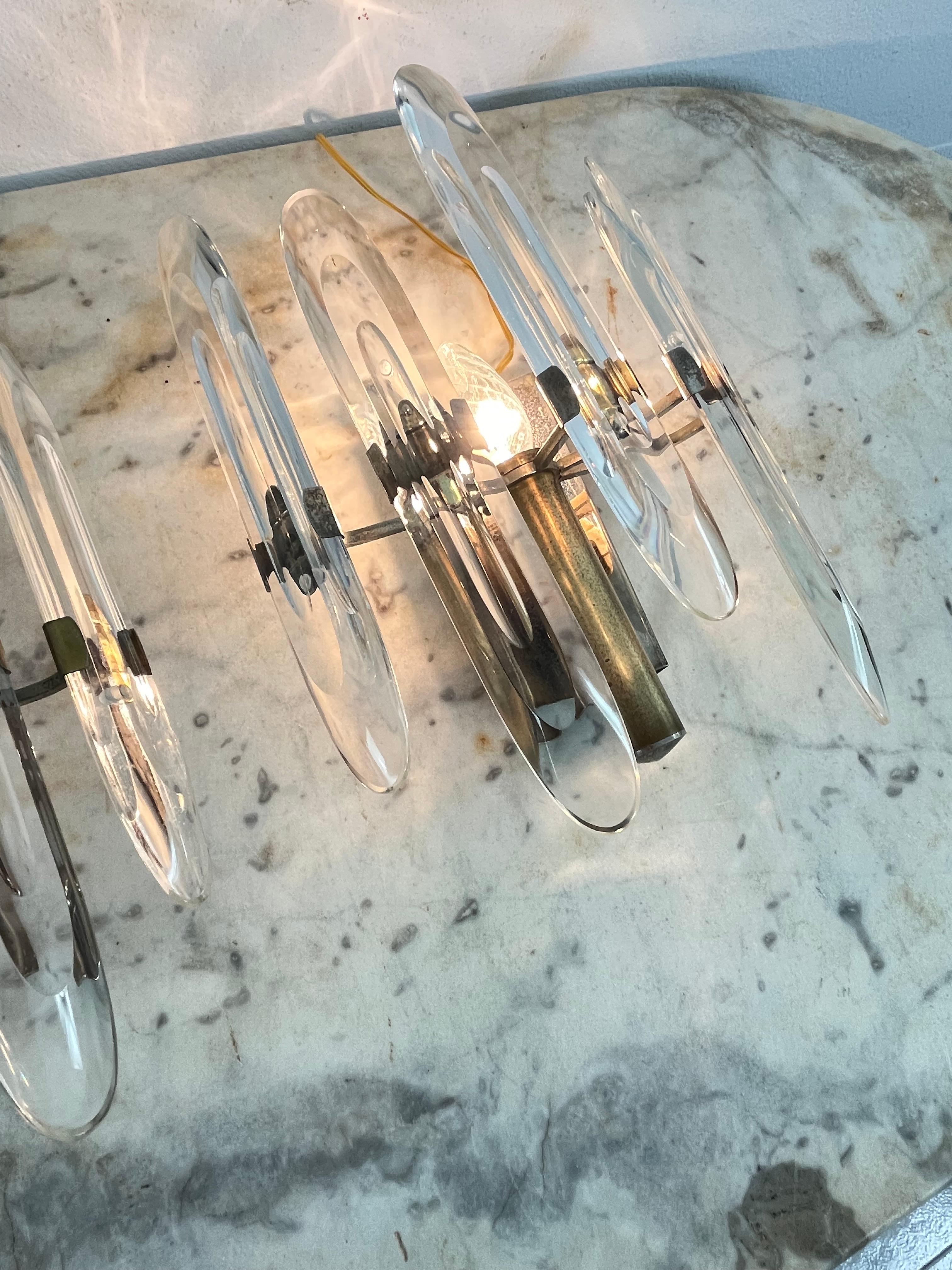 Sciolari, Set di 2 lampade da parete in vetro di Murano e ottone del metà del secolo scorso, anni '60 in vendita 4