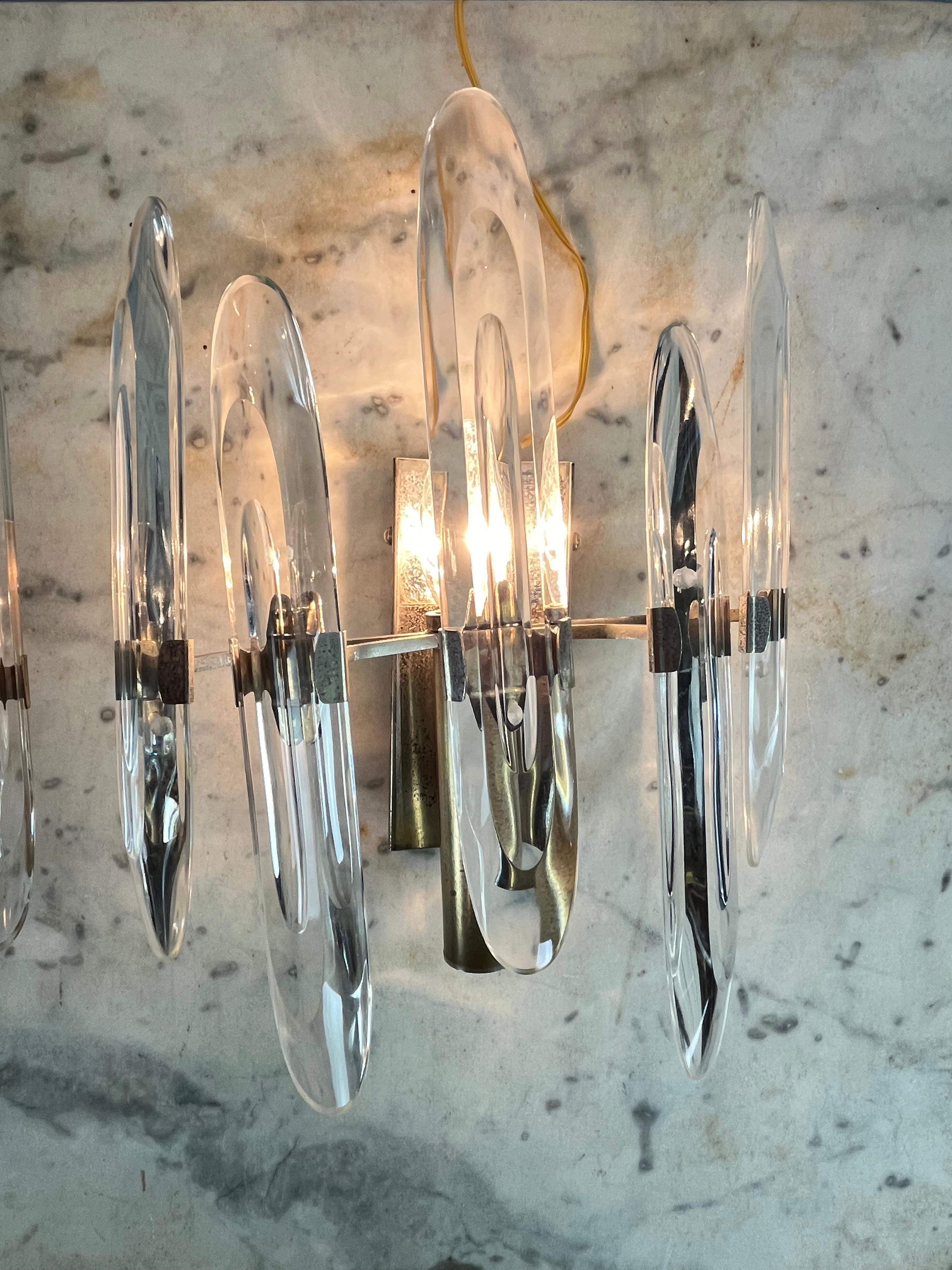 Sciolari, Set di 2 lampade da parete in vetro di Murano e ottone del metà del secolo scorso, anni '60 in vendita 5