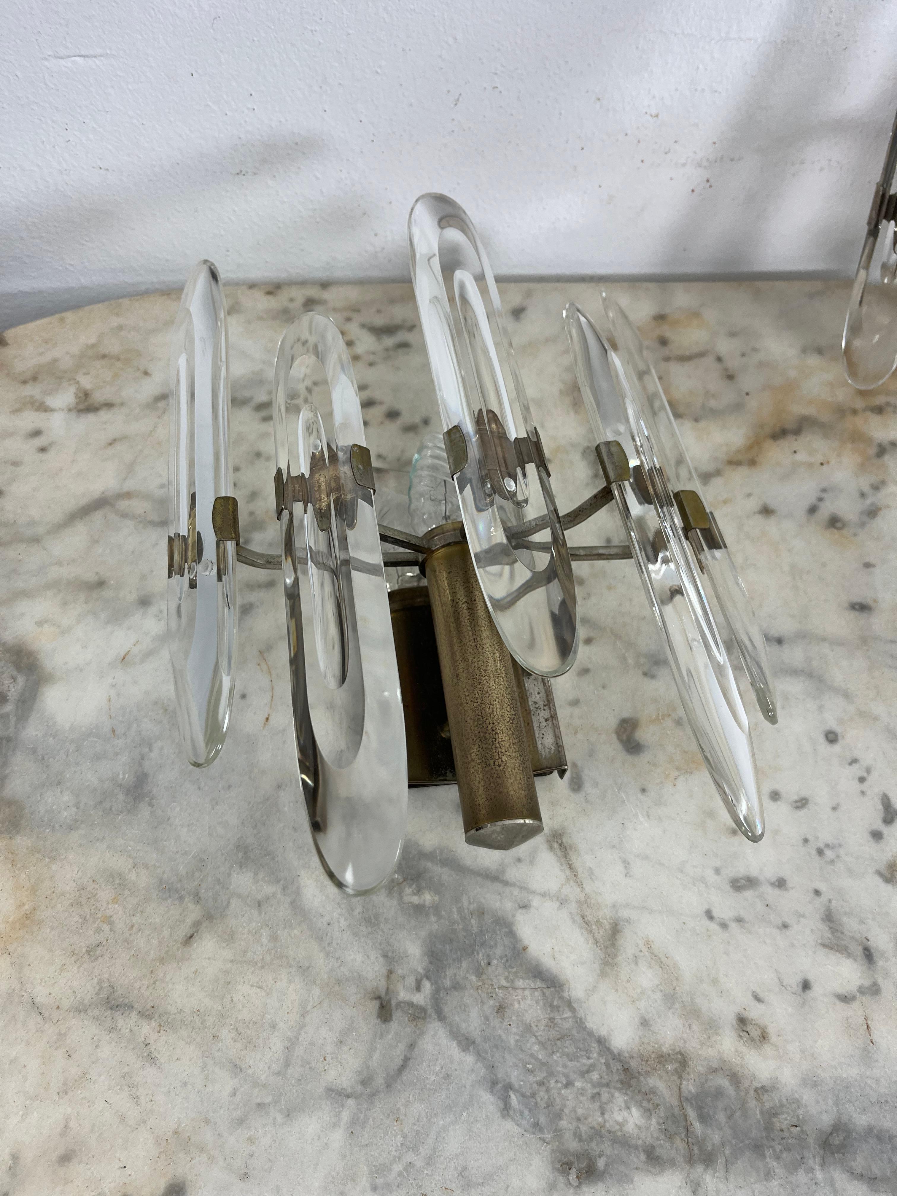 Set di 2 lampade da parete di metà secolo in vetro di Murano e ottone attribuite a Sciolari, anni '60
Vetro intatto, buone condizioni.
Lampade E14.