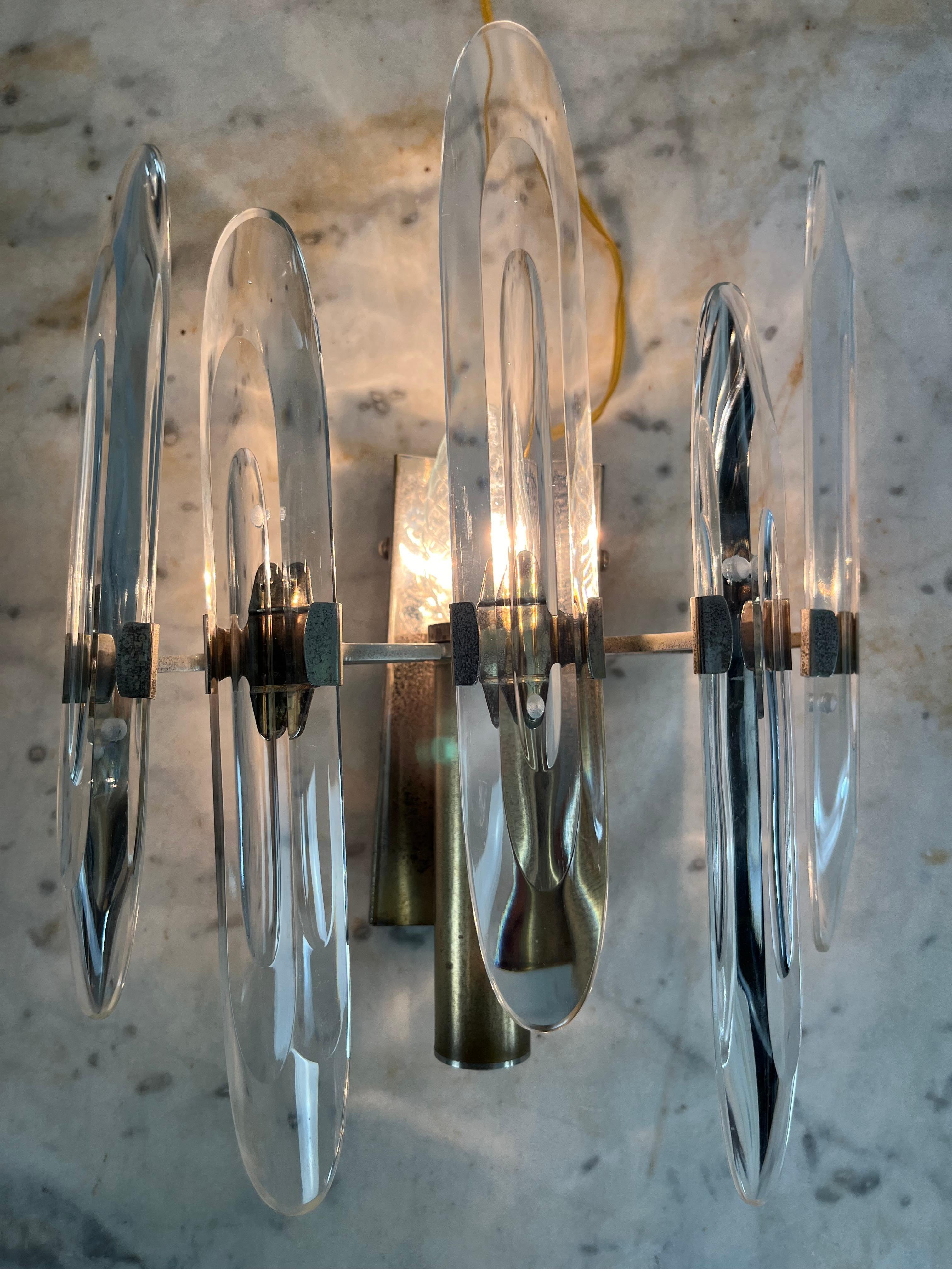 Sciolari, Set di 2 lampade da parete in vetro di Murano e ottone del metà del secolo scorso, anni '60 in vendita 2