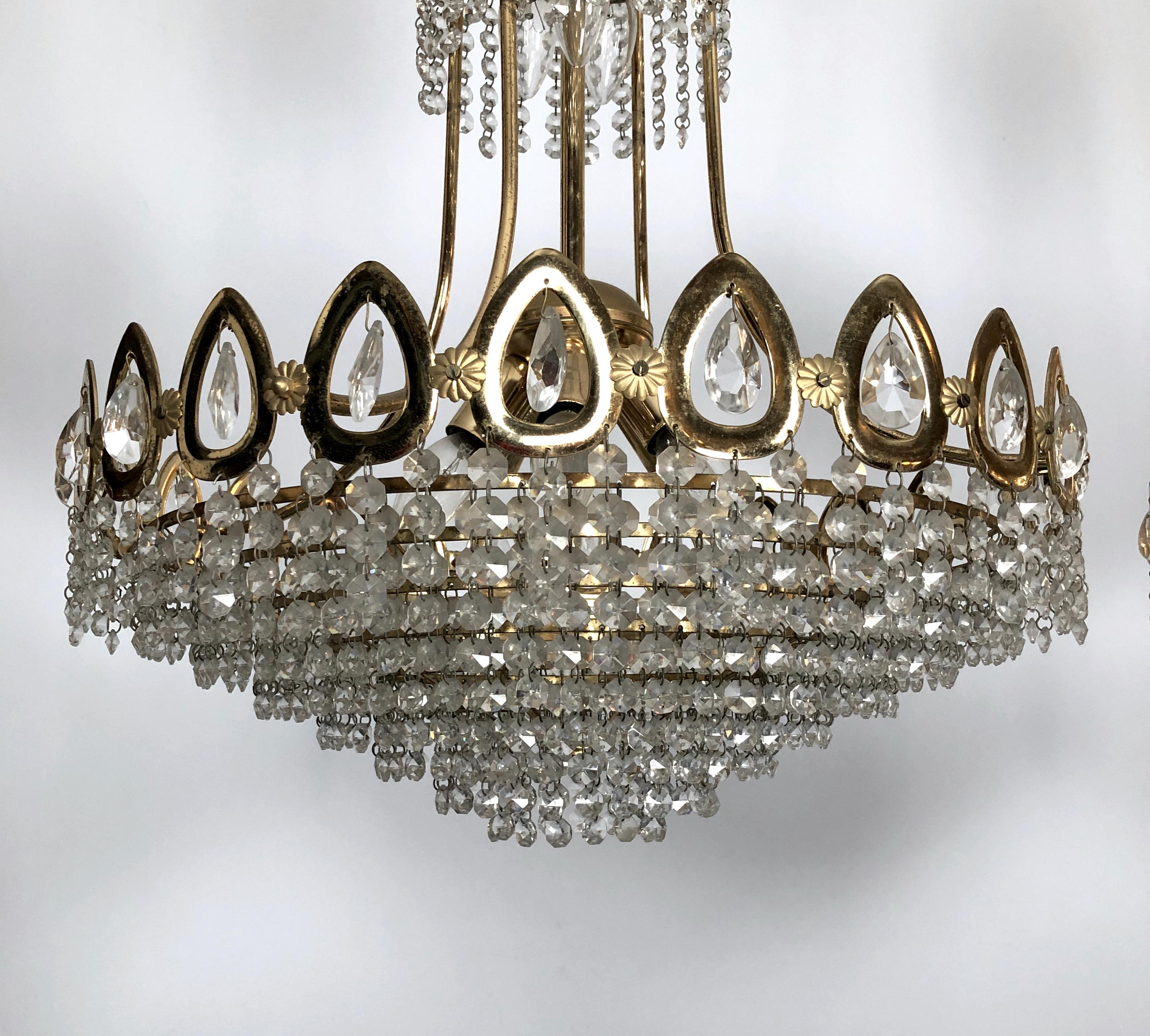 Sciolari, Set of Two Gild and Crystal Chandeliers from 70s For Sale 4