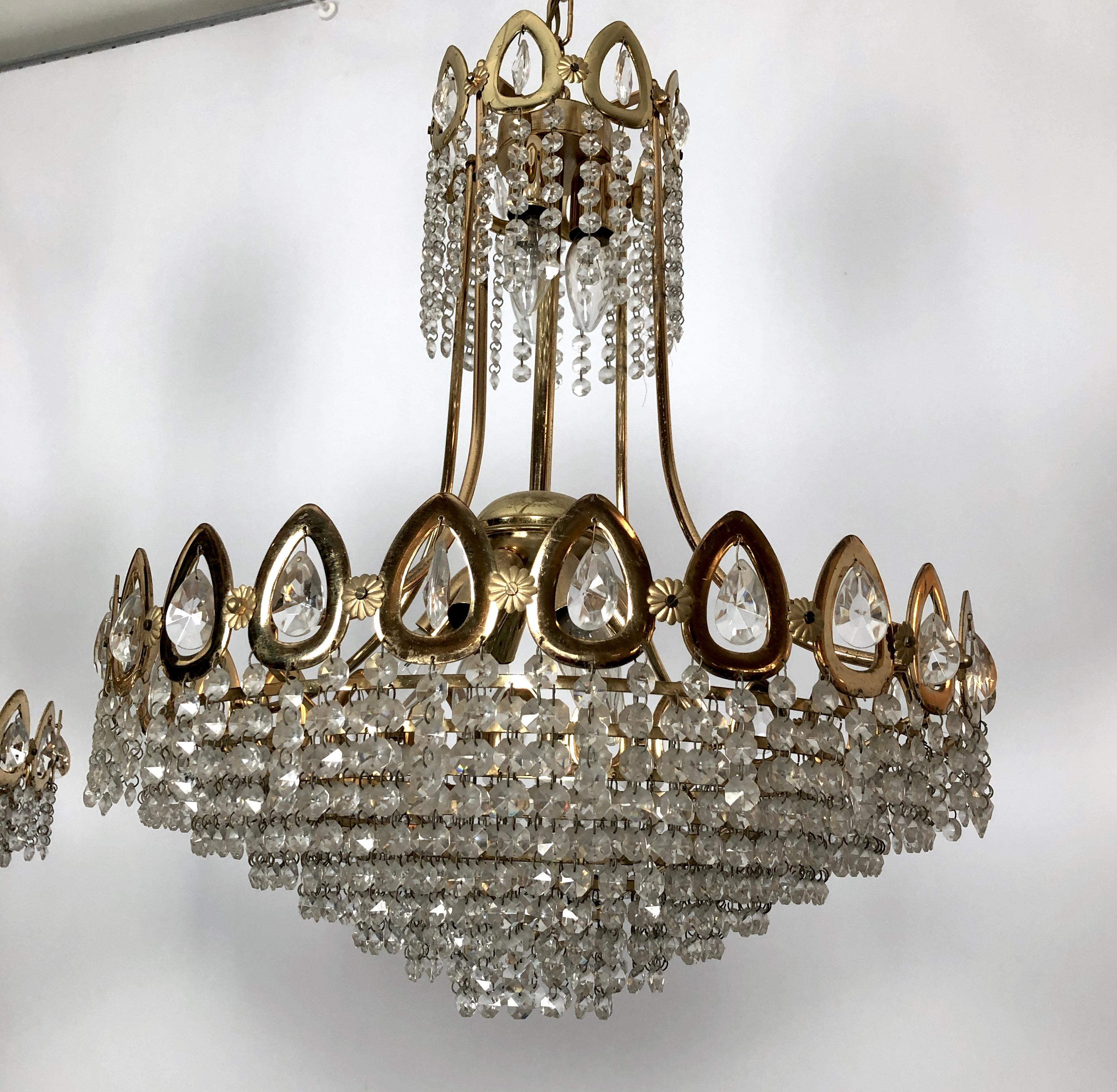 Sciolari, Set of Two Gild and Crystal Chandeliers from 70s For Sale 6