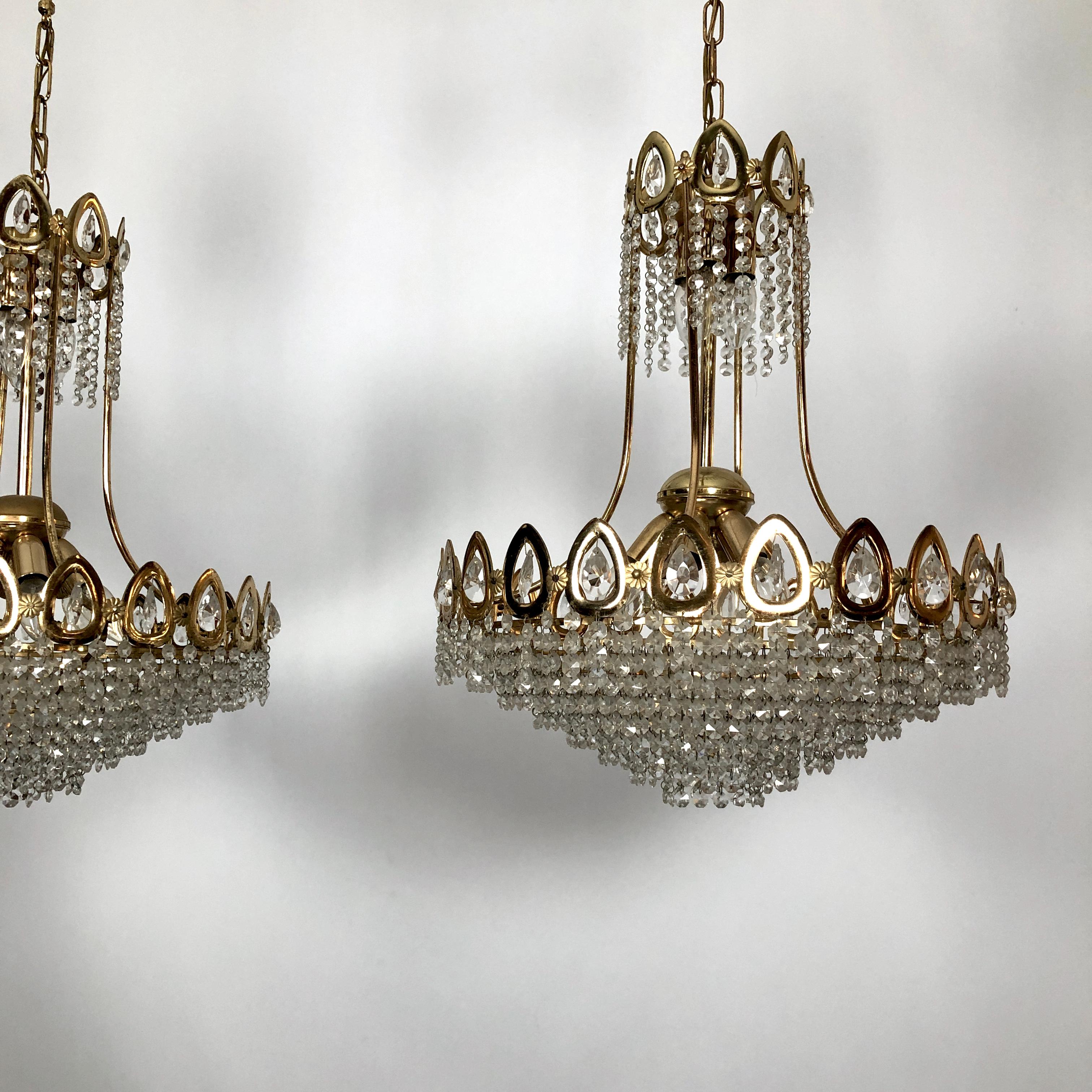 Sciolari, Set of Two Gild and Crystal Chandeliers from 70s For Sale 7