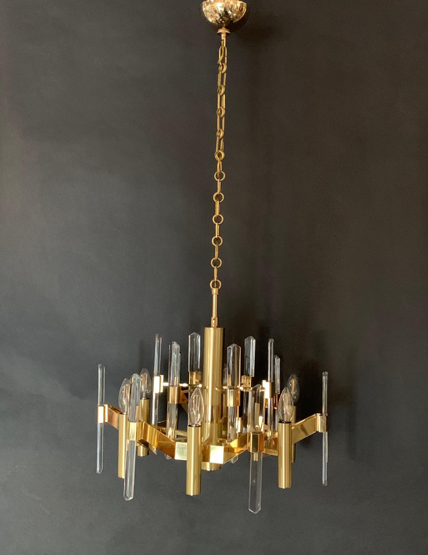 Late 20th Century Sciolari Six-Light Gold-Plated Brass and Crystal Glass Chandelier For Sale