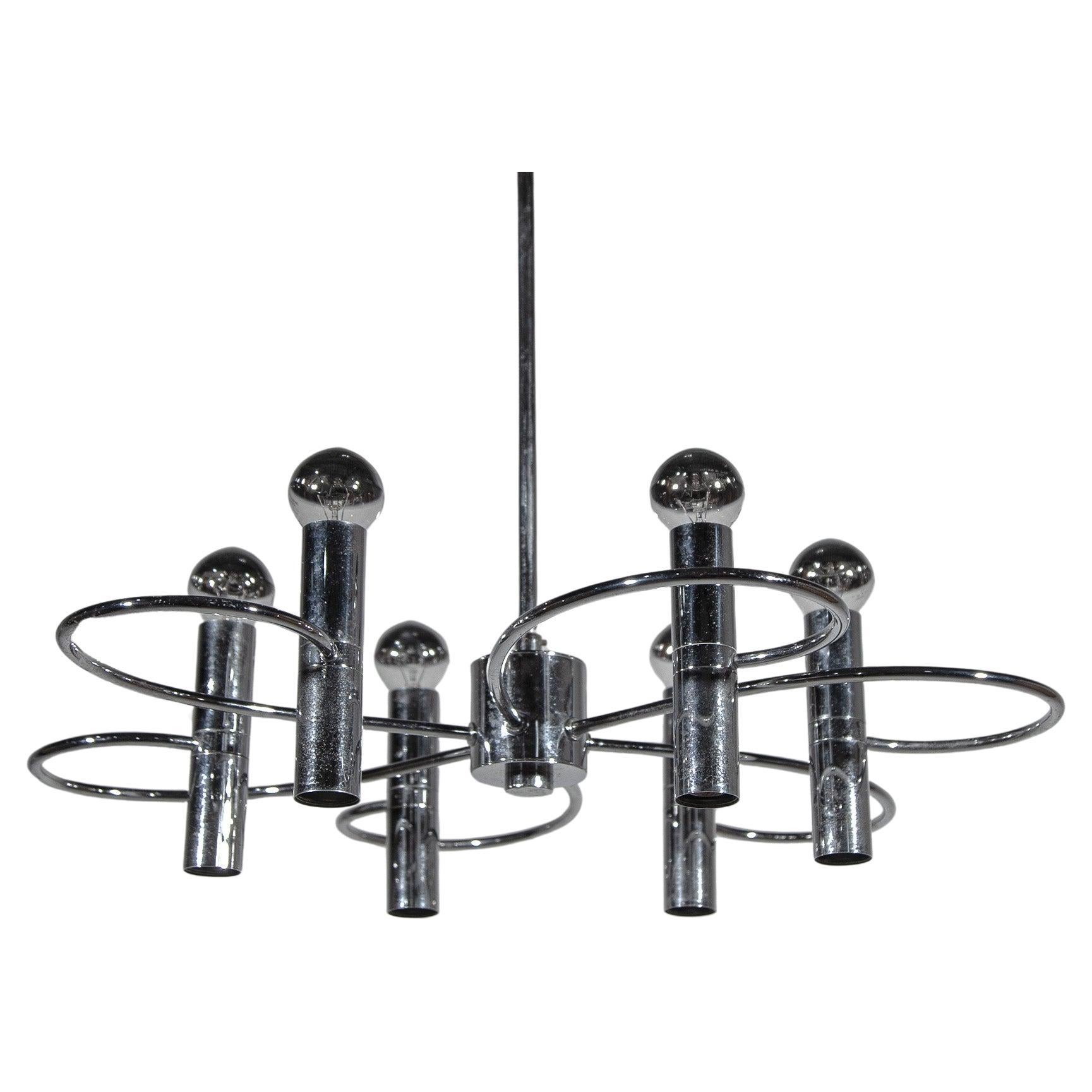 Impressionante lampada da soffitto a ragno rotonda, in metallo cromato, disegnata da Sciolari, Italia, con 6 lampadine.
È disponibile anche un set di due lampade da parete.

La lampada è stata accuratamente pulita e controllata dal nostro team