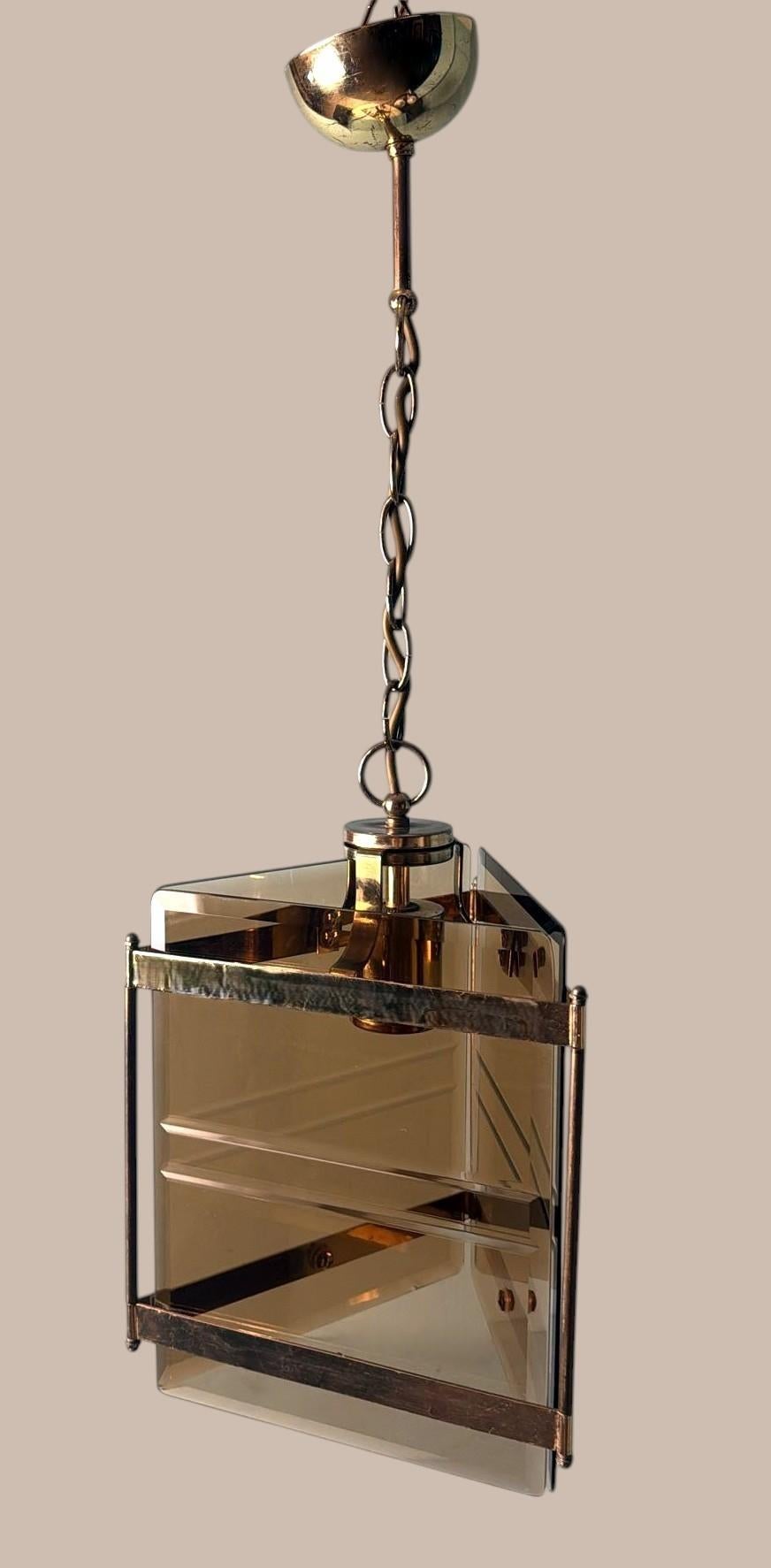 Modern Sciolari Stile Italian modernist brass chandelier with smoked ground glass For Sale