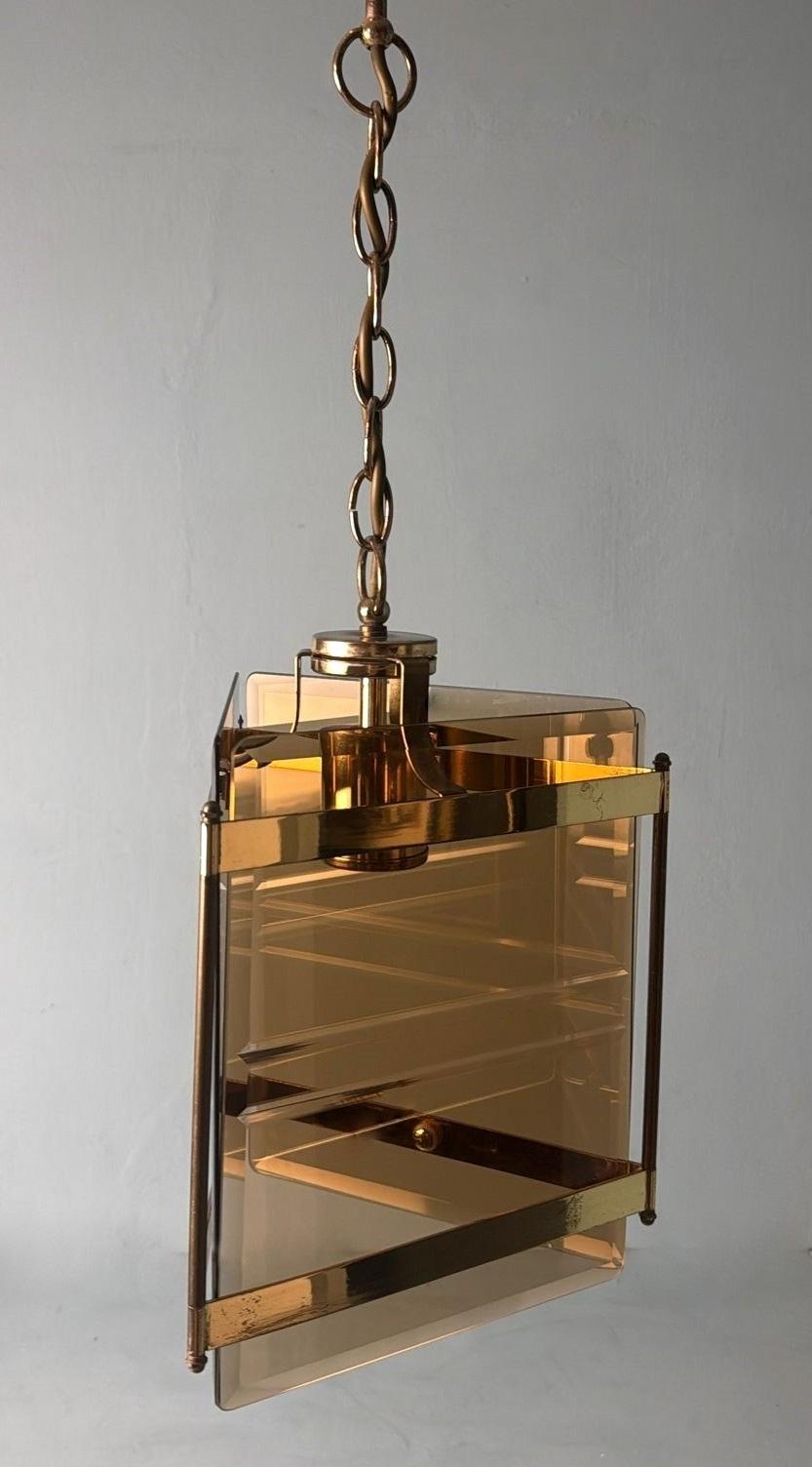 Beveled Sciolari Stile Italian modernist brass chandelier with smoked ground glass For Sale