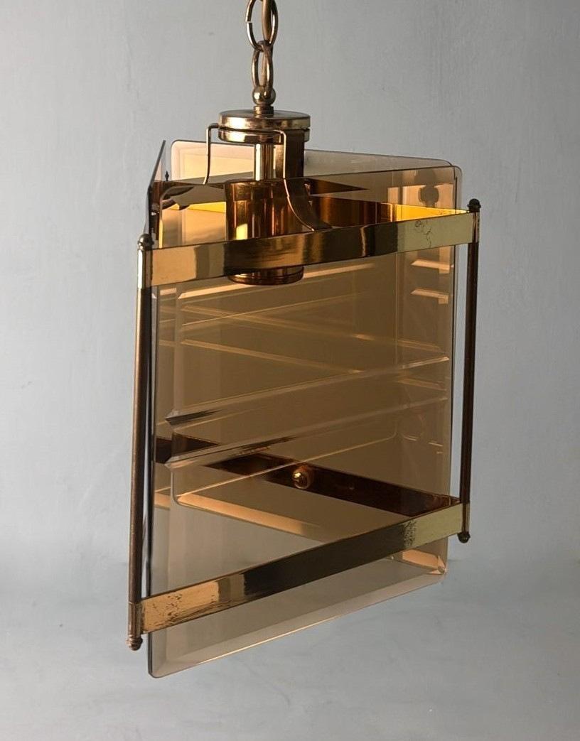 Brass Sciolari Stile Italian modernist brass chandelier with smoked ground glass For Sale