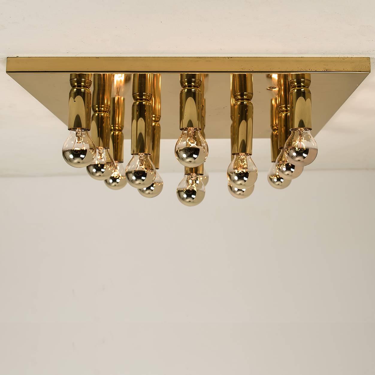 A Sciolari style geometric sculptural flush mount chandelier. Simple and beautiful.
Can also work for impressive wall light. The timeless modern elegance of this flush mount is sure to lend a special atmosphere in every home.

Three pieces