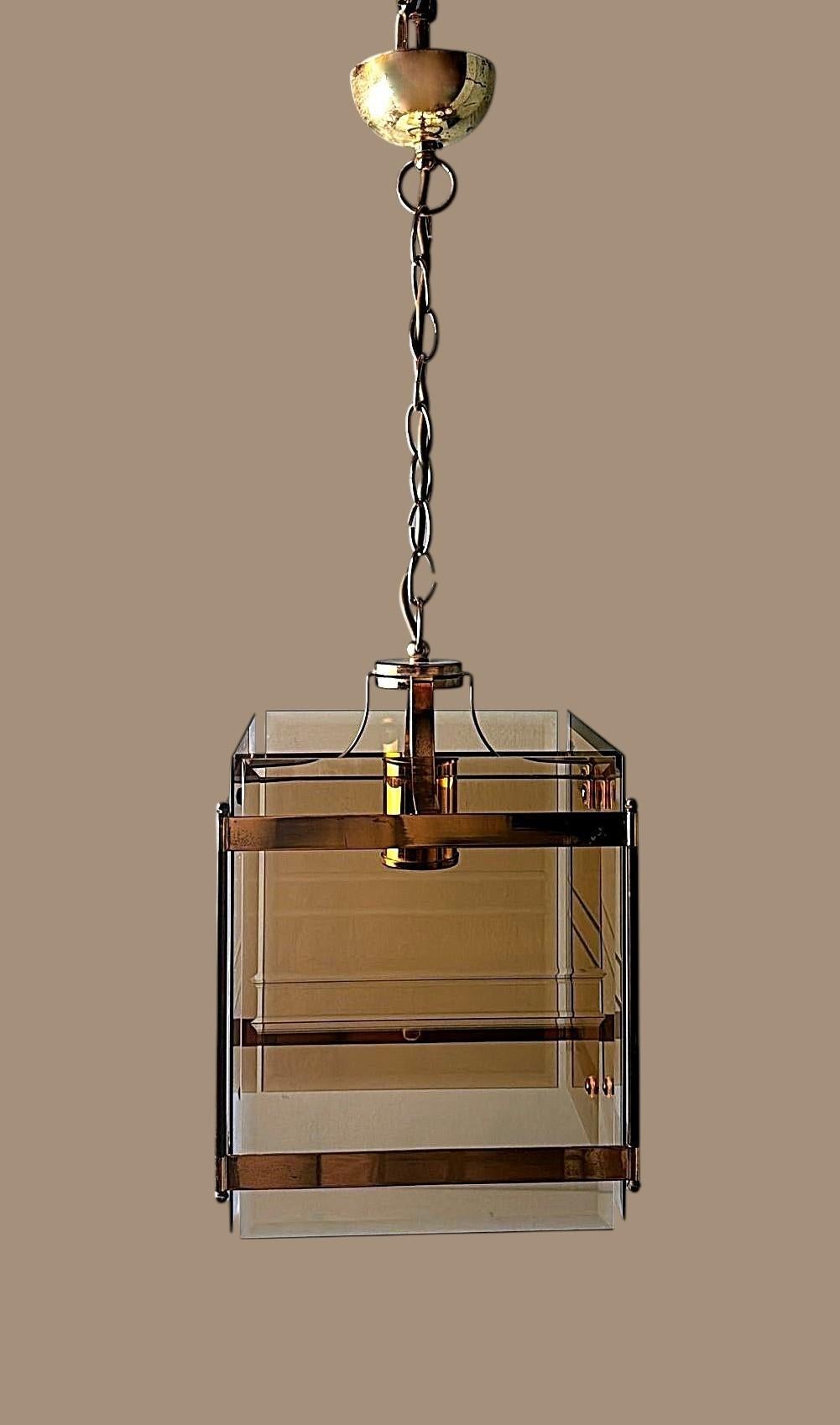 Sciolari Style Italian Modernist Brass Chandelier With Beveled Smoked Glass In Good Condition For Sale In Prato, Tuscany