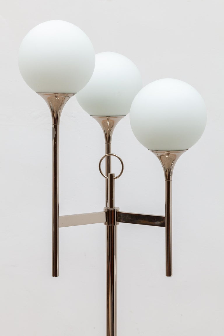 Italian Sciolari Trumpet Three Opal Globes Floor-lamp, 1970s, Italy For Sale