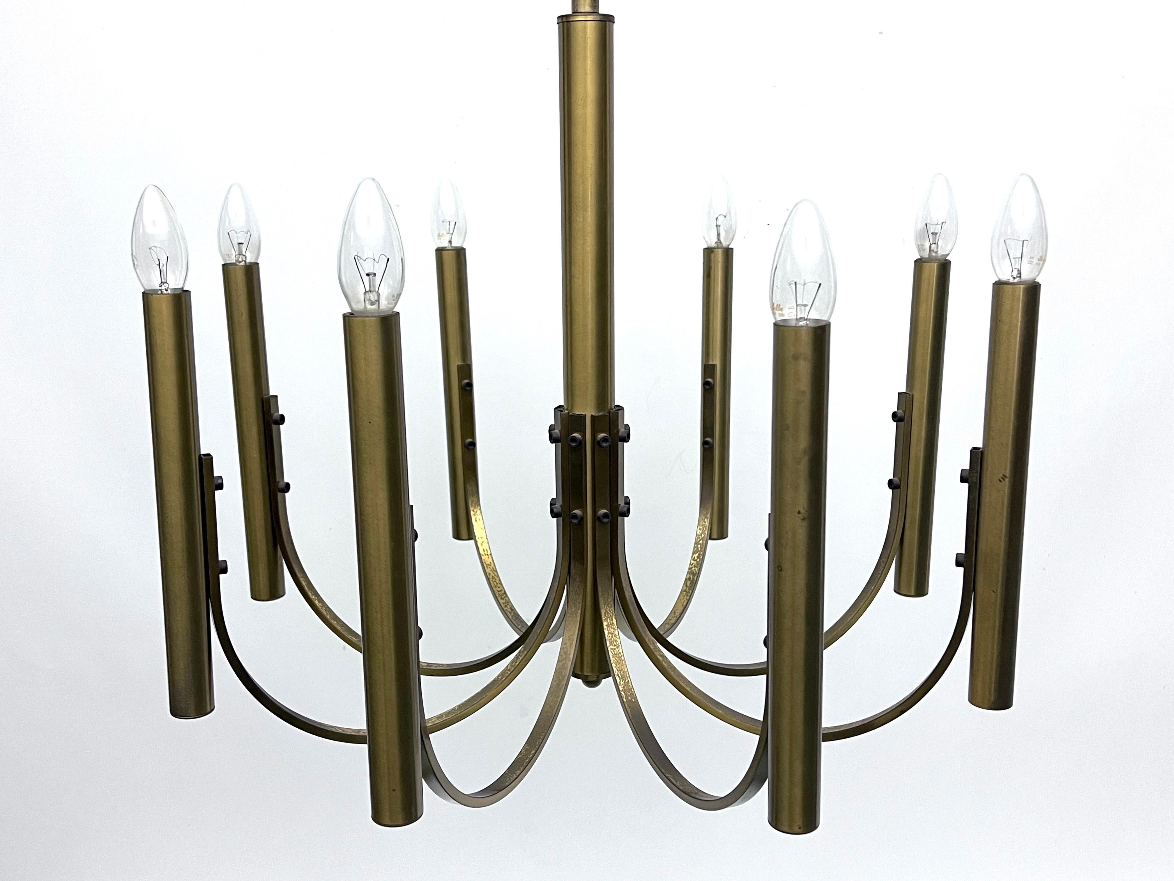 Sciolari, Vintage Italian large 8 lights brass chandelier. 1970s In Good Condition For Sale In Catania, CT