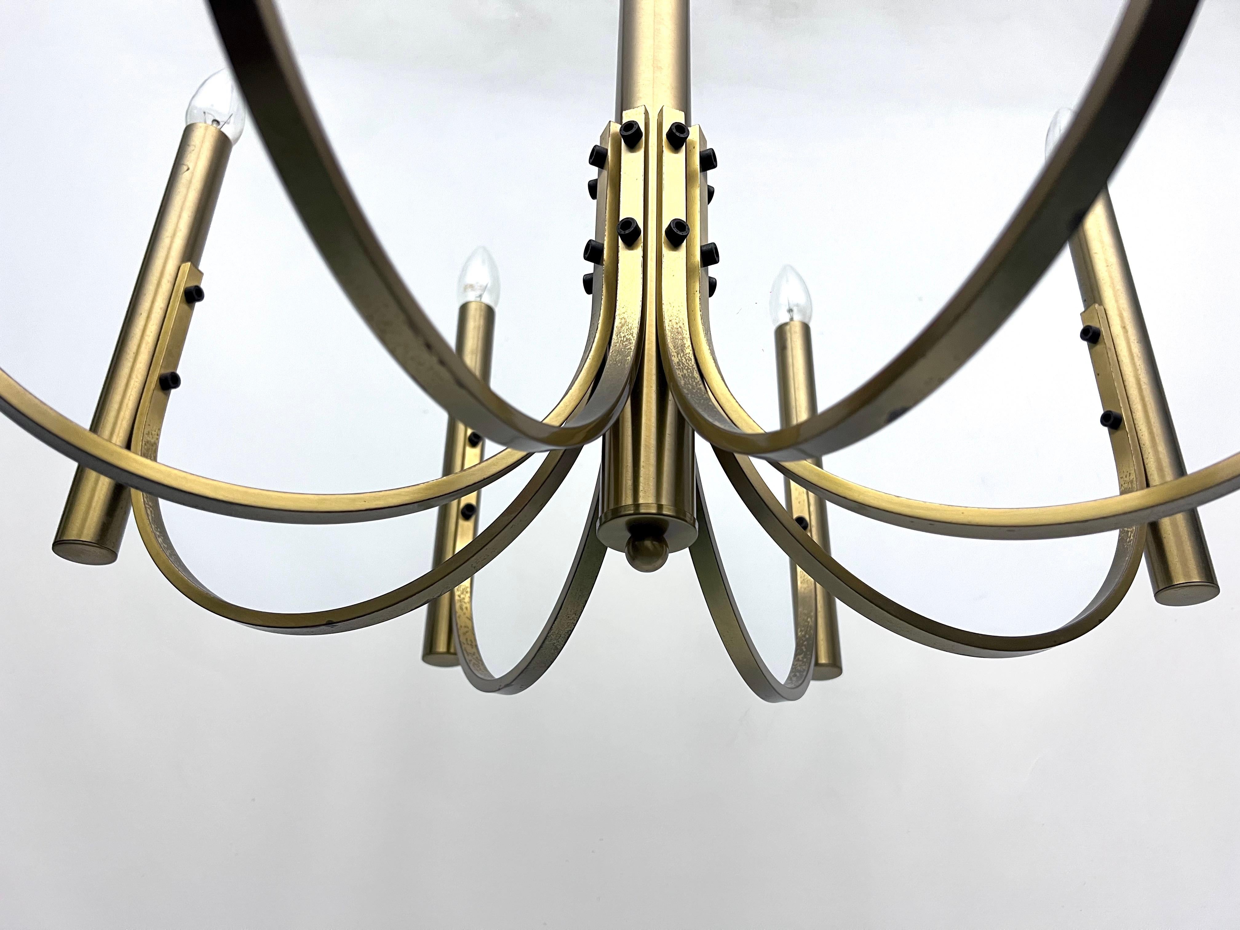Brass Sciolari, Vintage Italian large 8 lights brass chandelier. 1970s For Sale