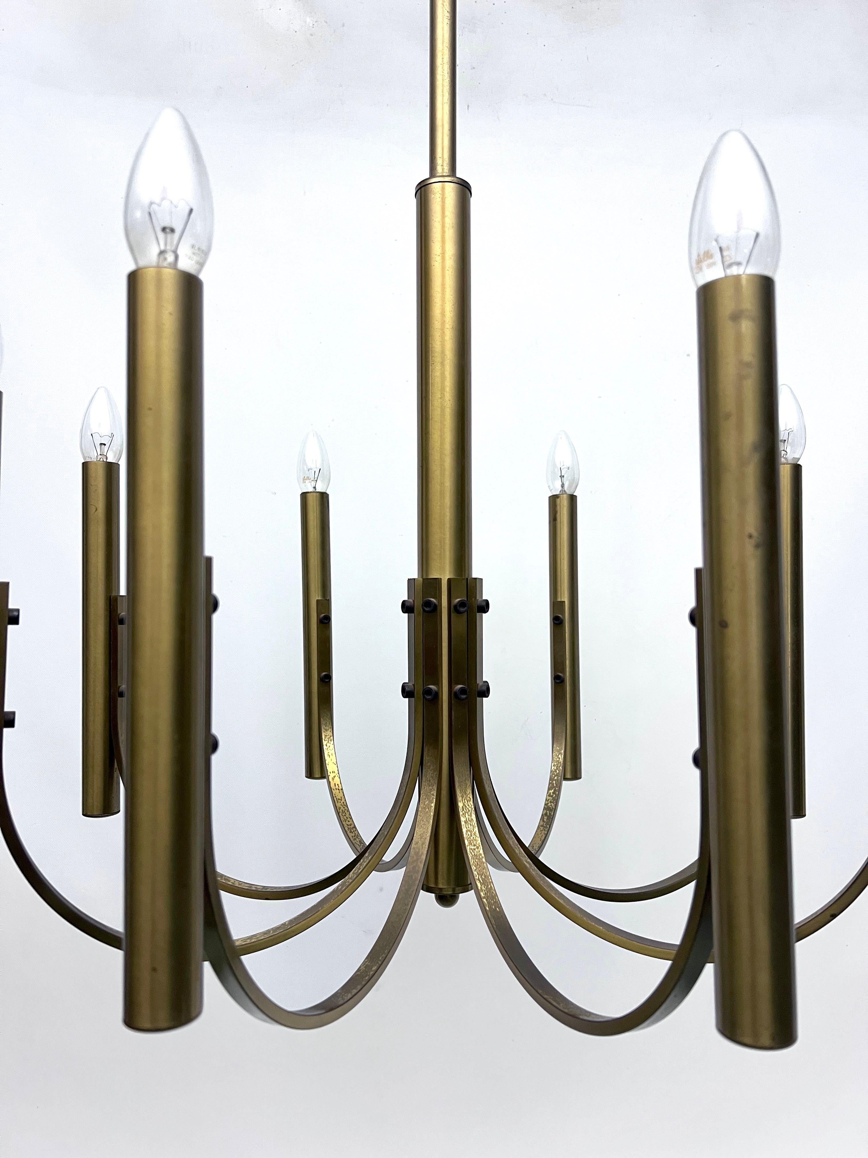 Sciolari, Vintage Italian large 8 lights brass chandelier. 1970s For Sale 1