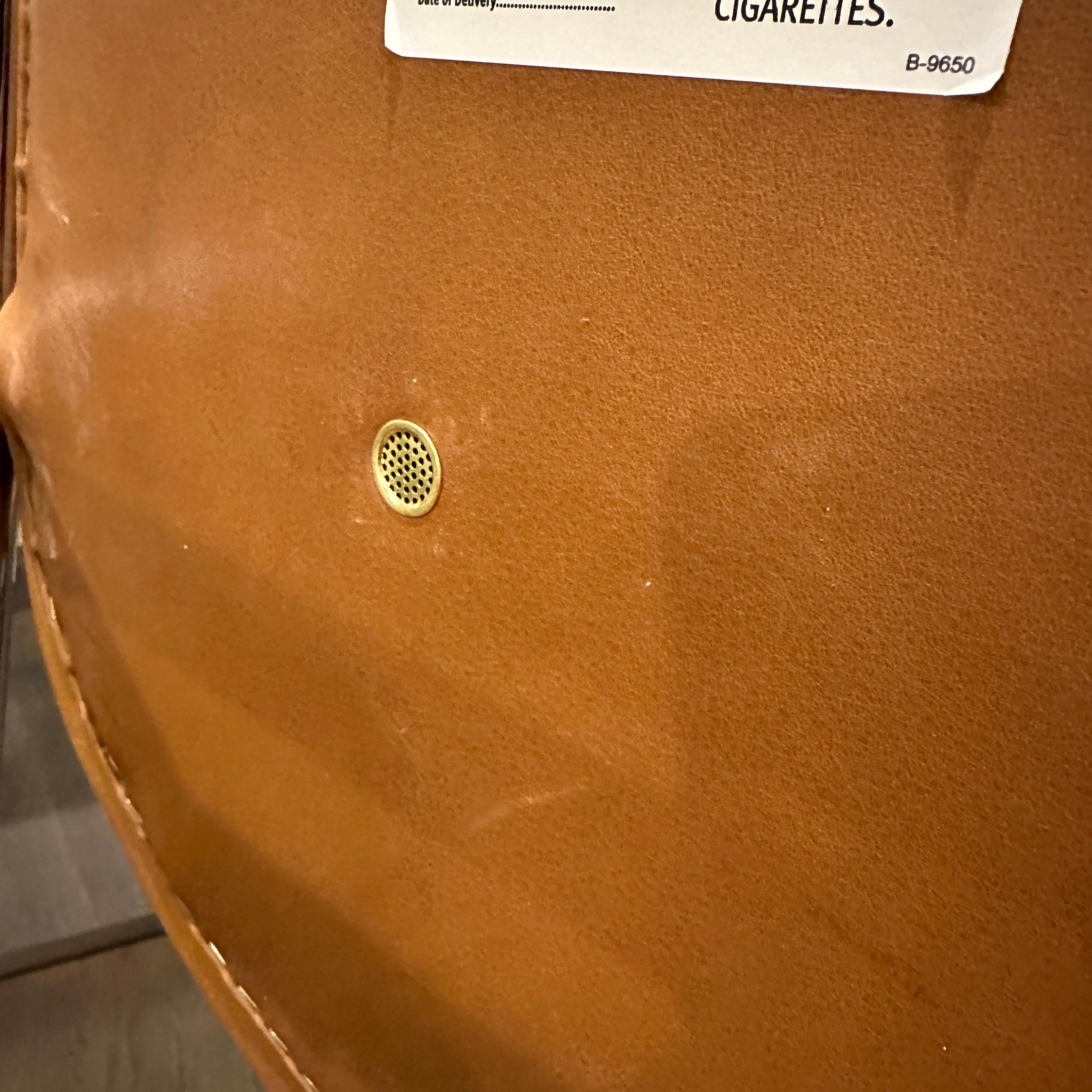 Silla de tijera de Ward Bennett en cuero marrón original en venta 1