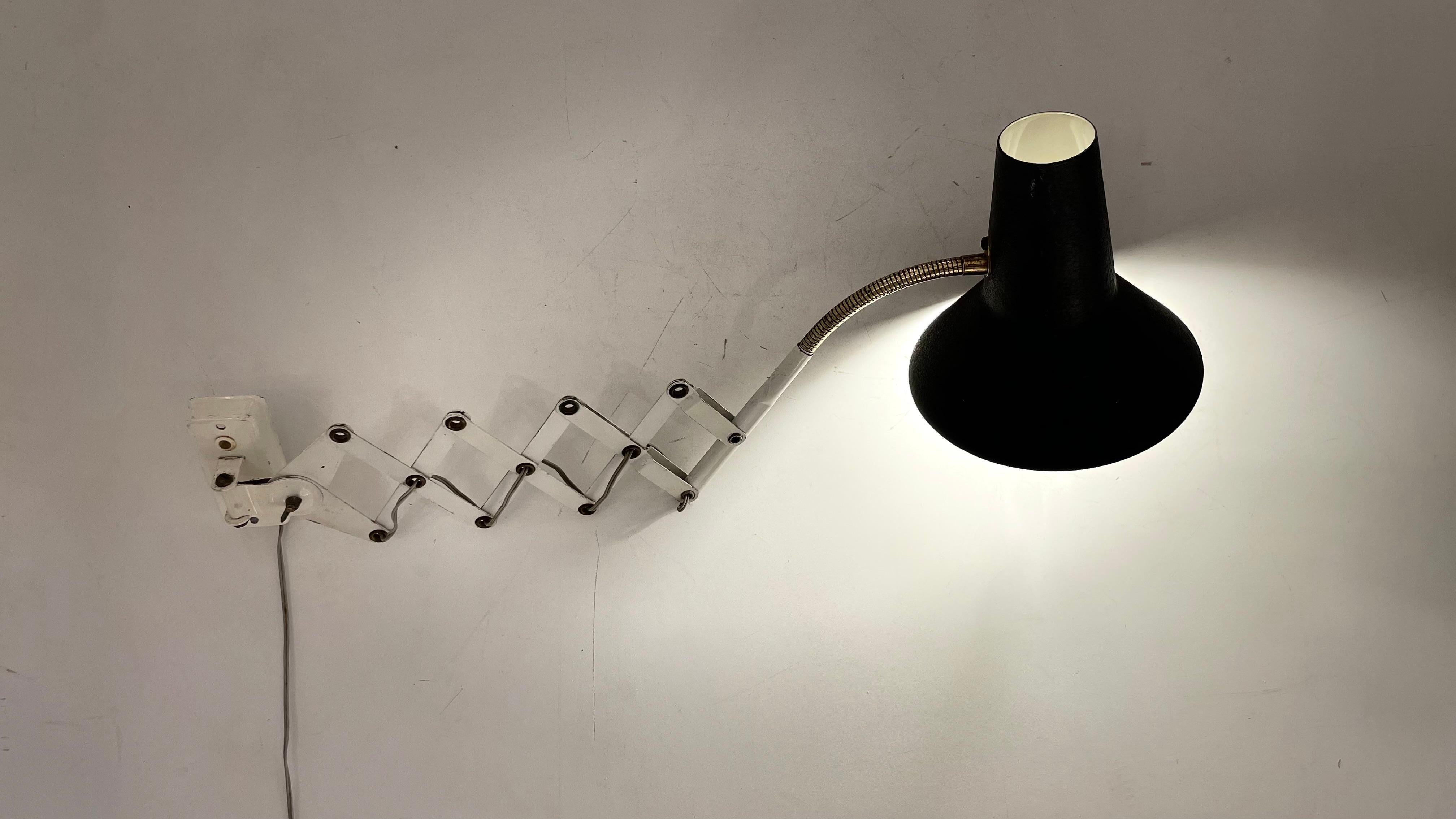 Lámpara de pared de tijera att. a Hala Zeist, años 60 en venta 8