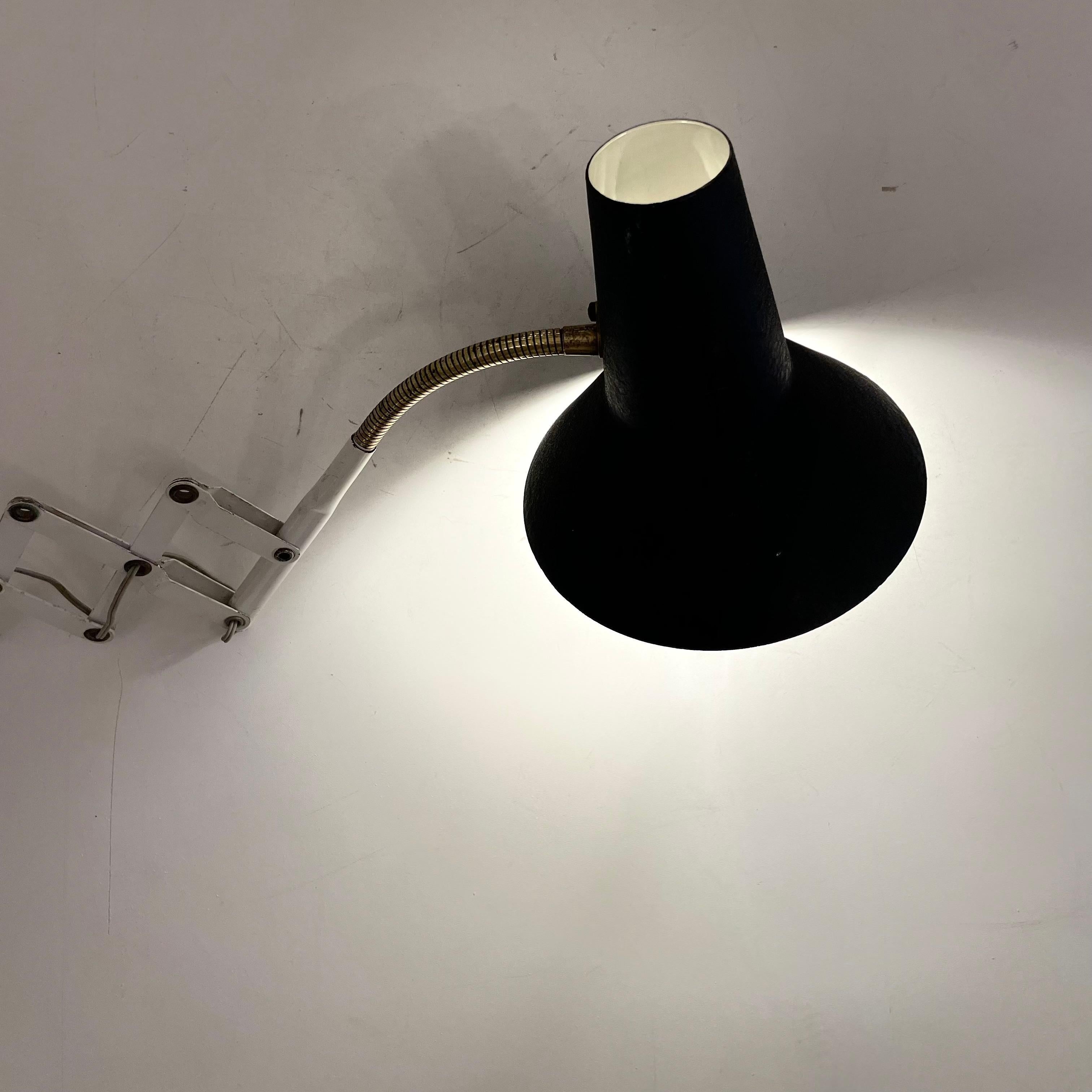 Lámpara de pared de tijera att. a Hala Zeist, años 60 en venta 9