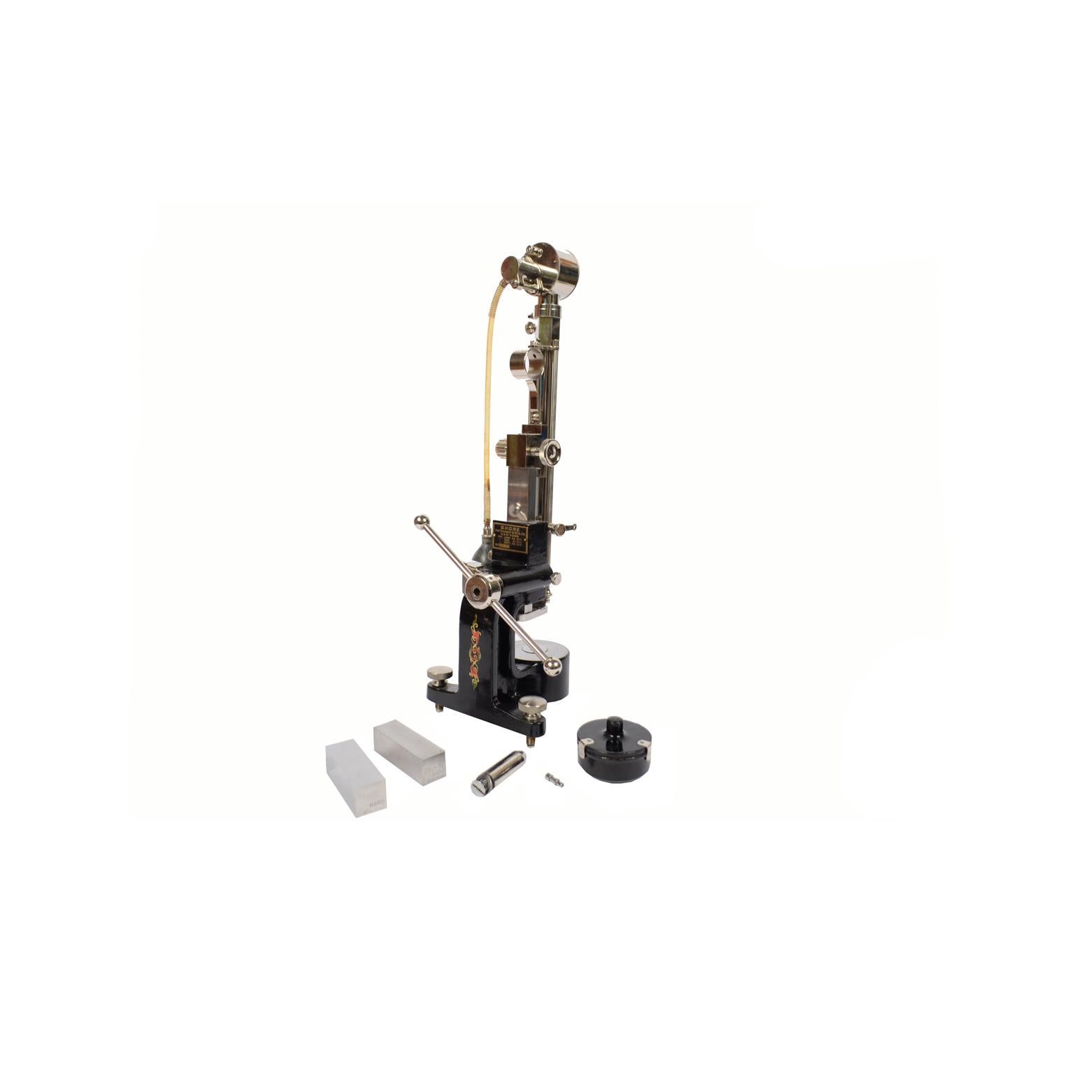 Scleroscope shore instrument & MFG New York Pat. June 1910, Dec 15 1914 and sept 25 1915 N. 11315. It is a steel instrument with chromed parts and other parts painted in black with decorative elements and placed in its original box in wood with