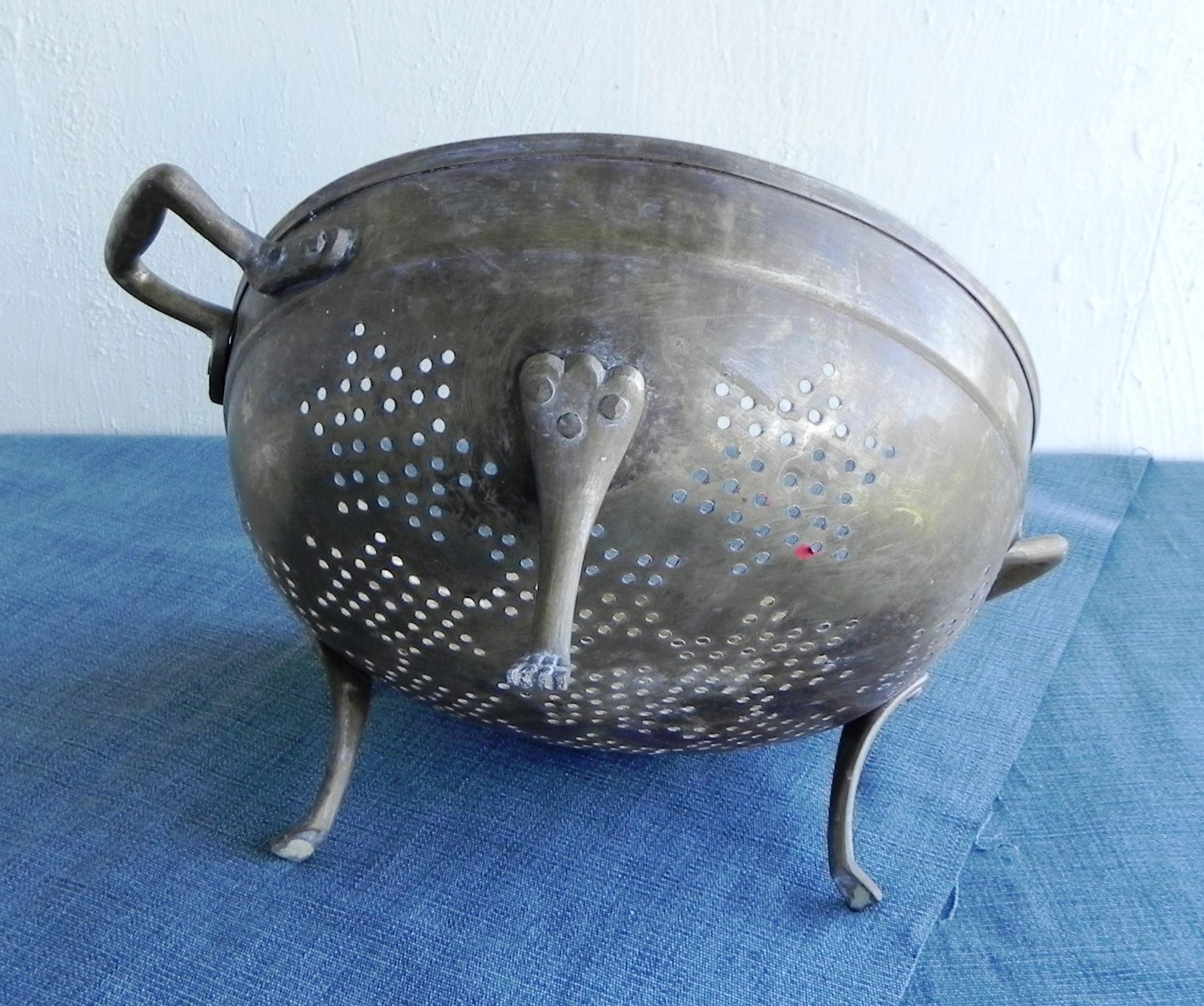 solid brass colander, 1970s In Good Condition For Sale In Felino, IT