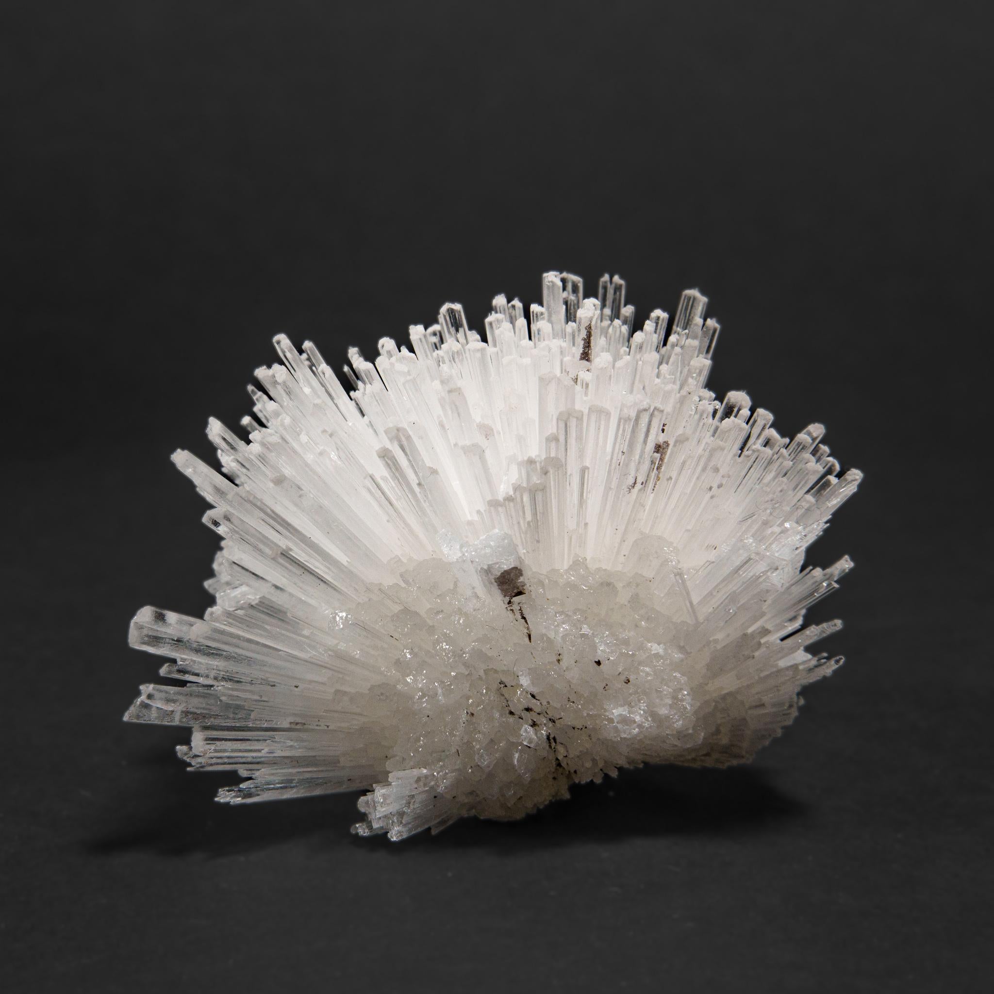 XXI secolo e contemporaneo Scolecite dal distretto di Nasik, Maharashtra, India (199,4 grammi) in vendita