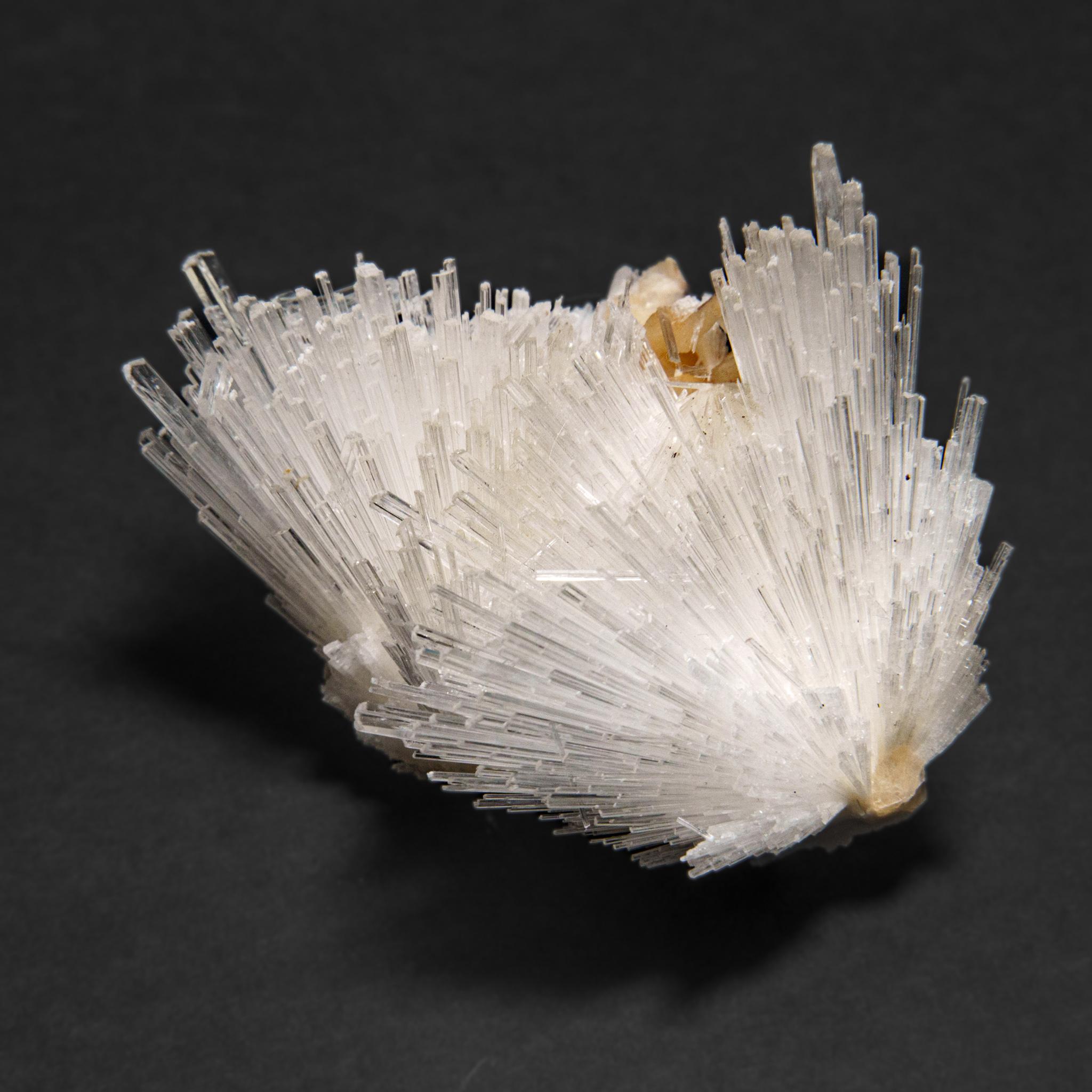 XXI secolo e contemporaneo Scolecite dal distretto di Nasik, Maharashtra, India (225,8 grammi) in vendita