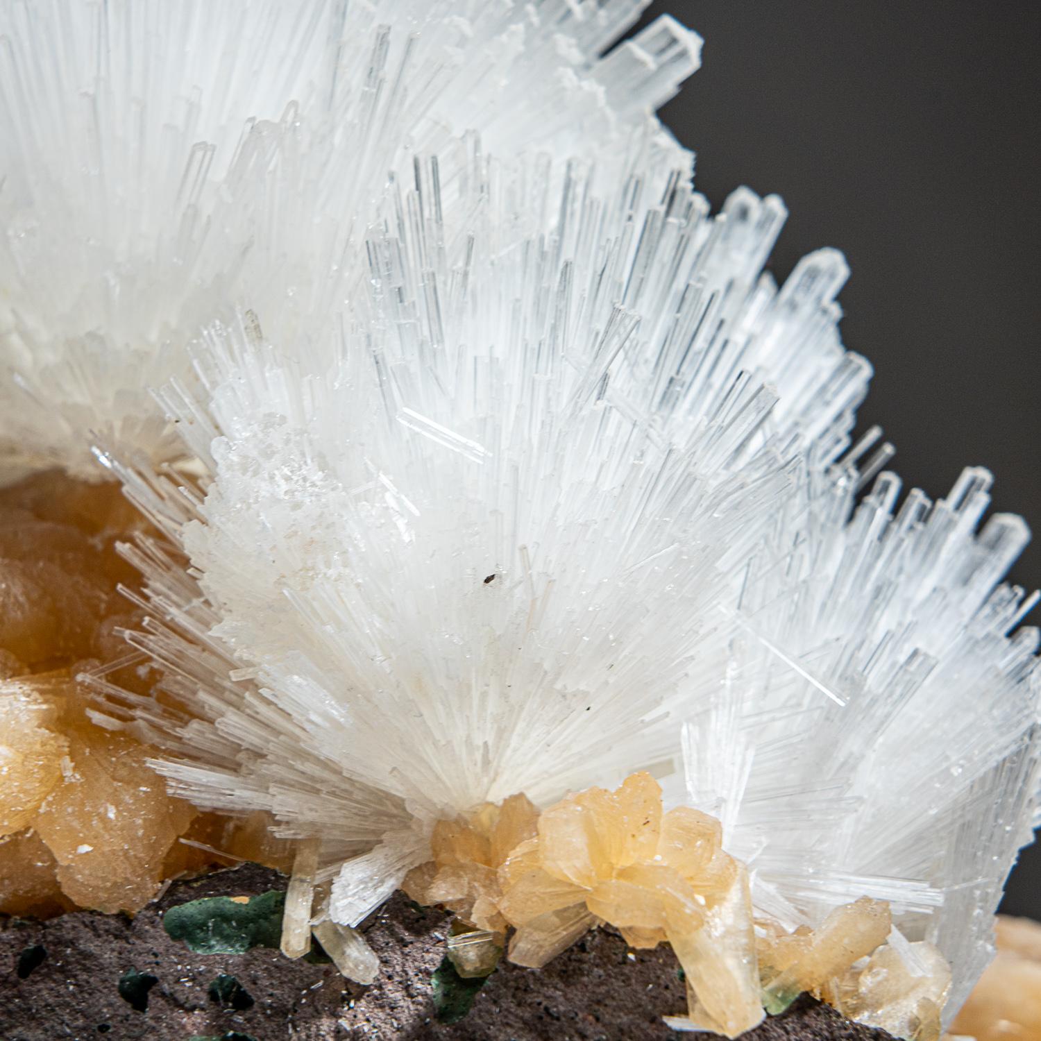 Cristallo Scolecite su Stilbite dal distretto di Nasik, Maharashtra, India in vendita