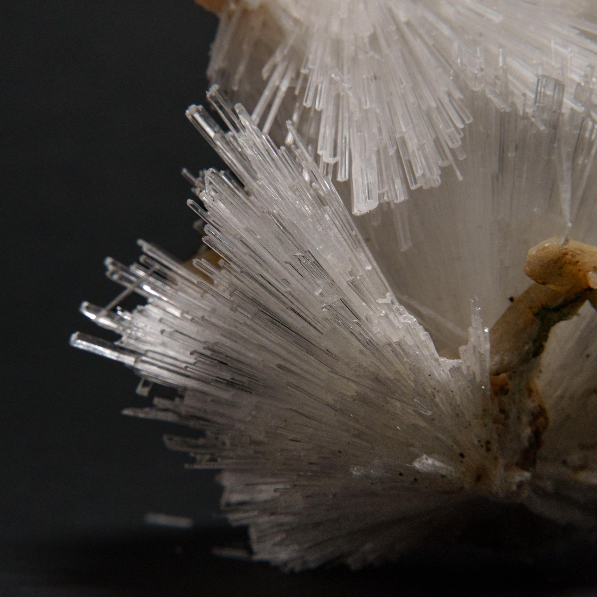 Scolecite avec piqûre de cravate du district de Nasik, Maharashtra, Inde (1.2 kg) en vente 1