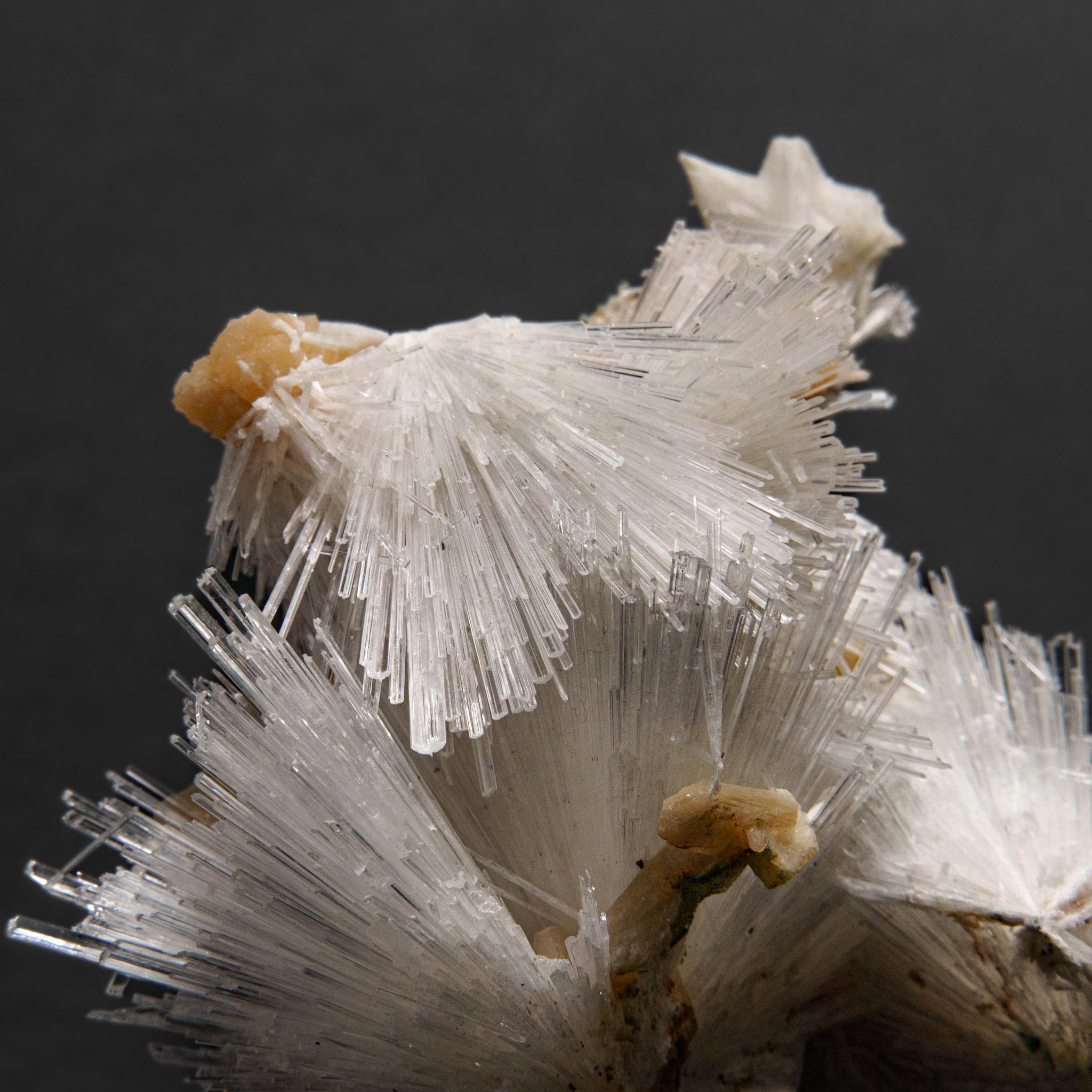 Scolecite avec piqûre de cravate du district de Nasik, Maharashtra, Inde (1.2 kg) en vente 2