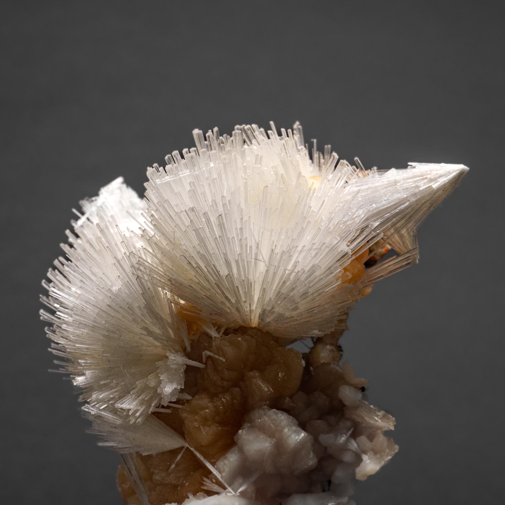 Scolecite avec piqûre de cravate du district de Nasik, Maharashtra, Inde (1.9 kg) en vente 1