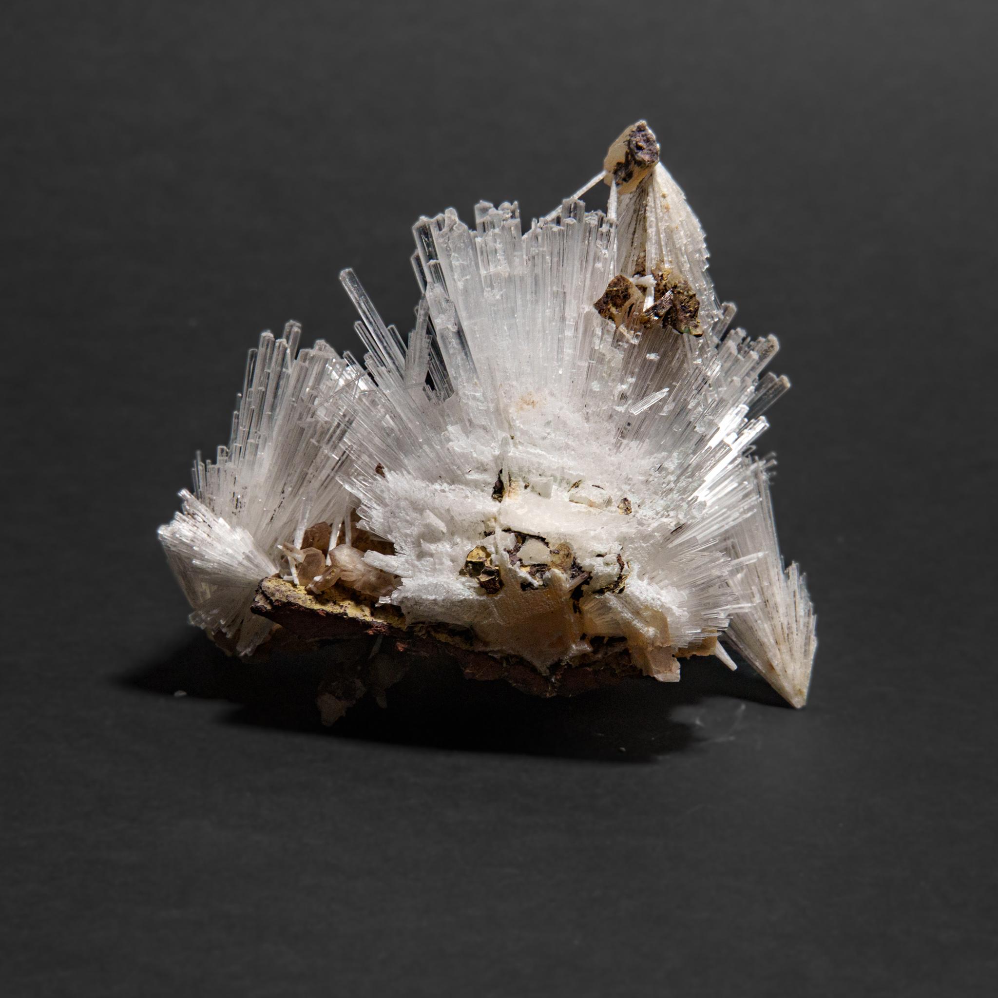 Scolecite avec Stilbite Du District de Nasik, Maharashtra, Inde (252.6 grammes) Neuf - En vente à New York, NY